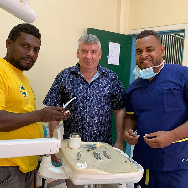 Kullanılmış ekipmanları Pasifik Okyanusu çevresindeki çeşitli ülkelere tamir etme ve bağışlama. NSK Oceania Pty. Ltd.'nin çevre dostu faaliyetleri.