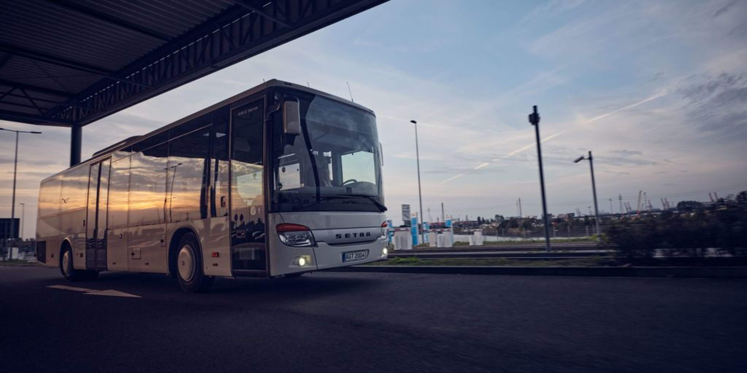 abenddämmerung reisebus