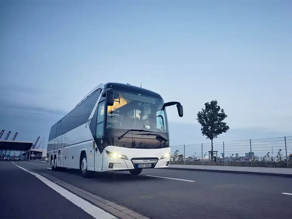 agt Bus auf der Straße
