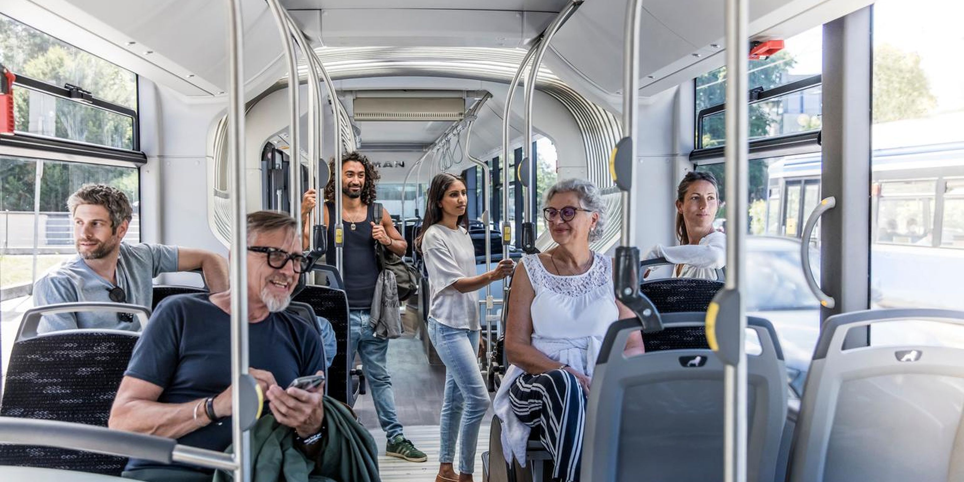 bus für den agt werkshuttle