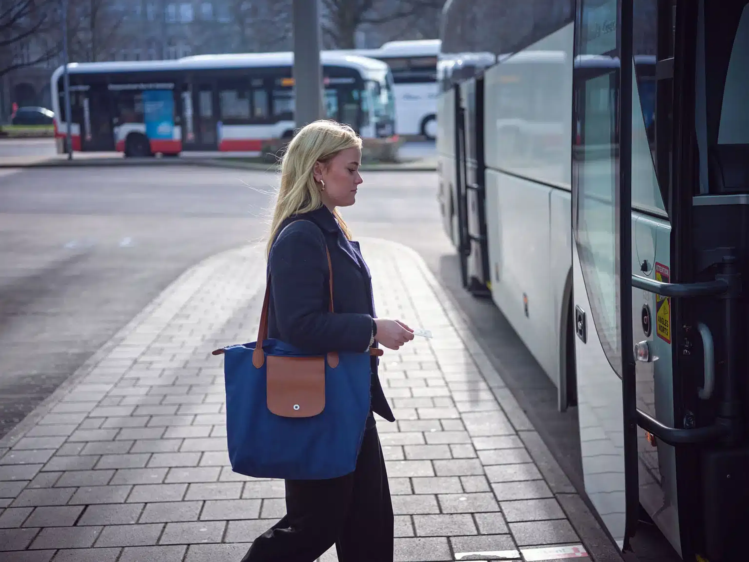 Fahrgast steigt ein