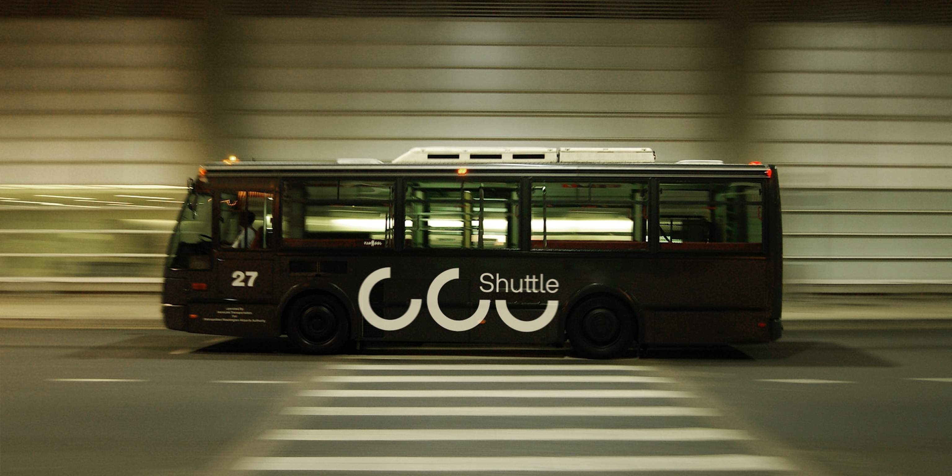 agt Bus fährt durch Tunnel