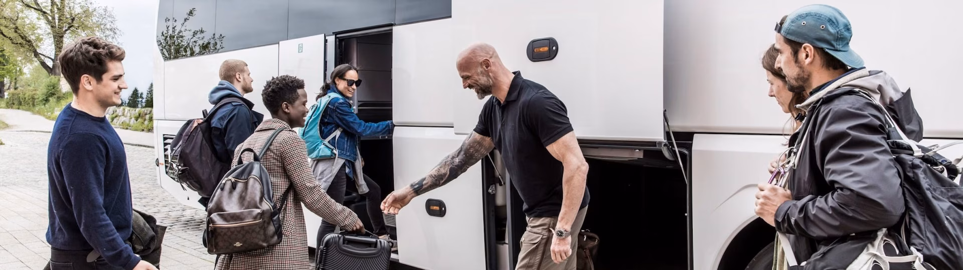 gäste einstieg in den agt reisebus