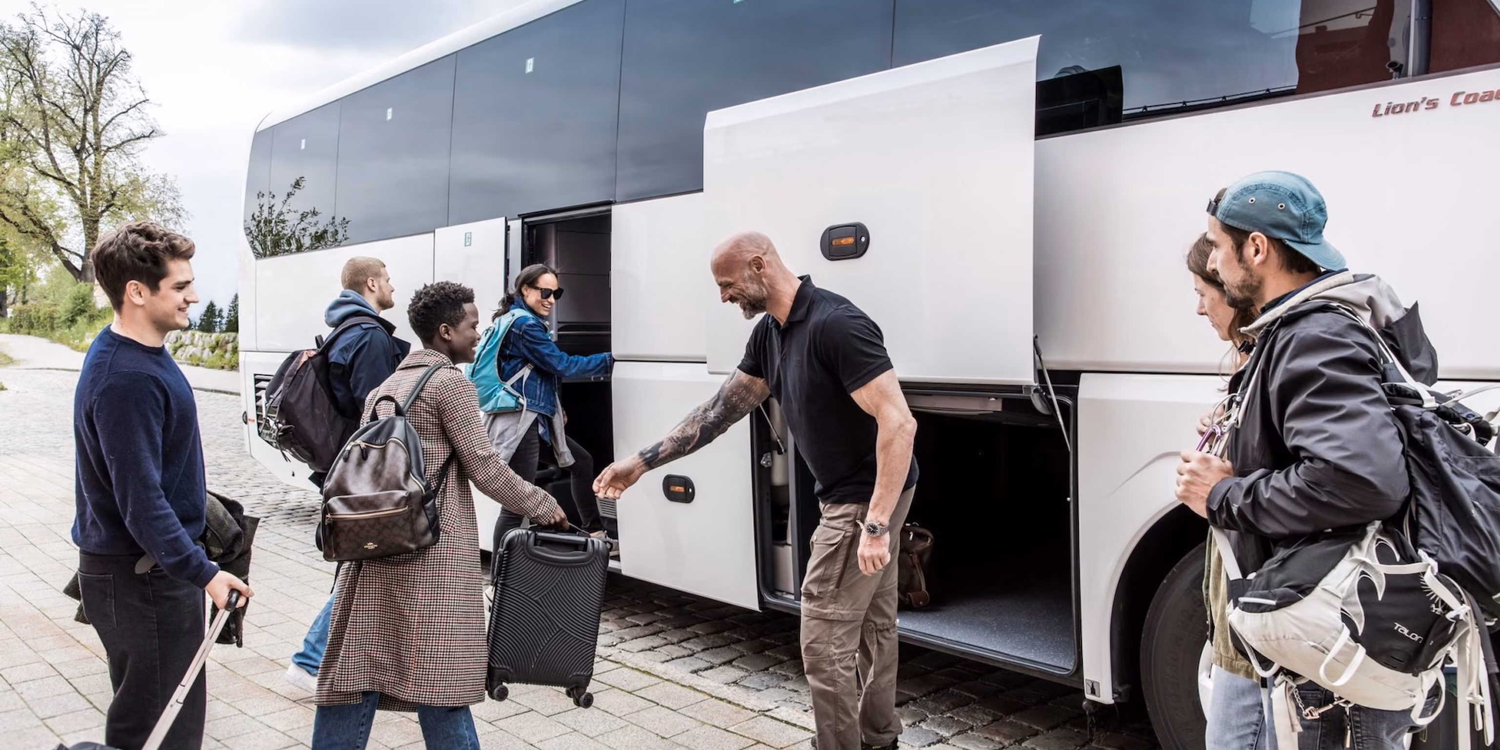 gäste einstieg in den agt reisebus
