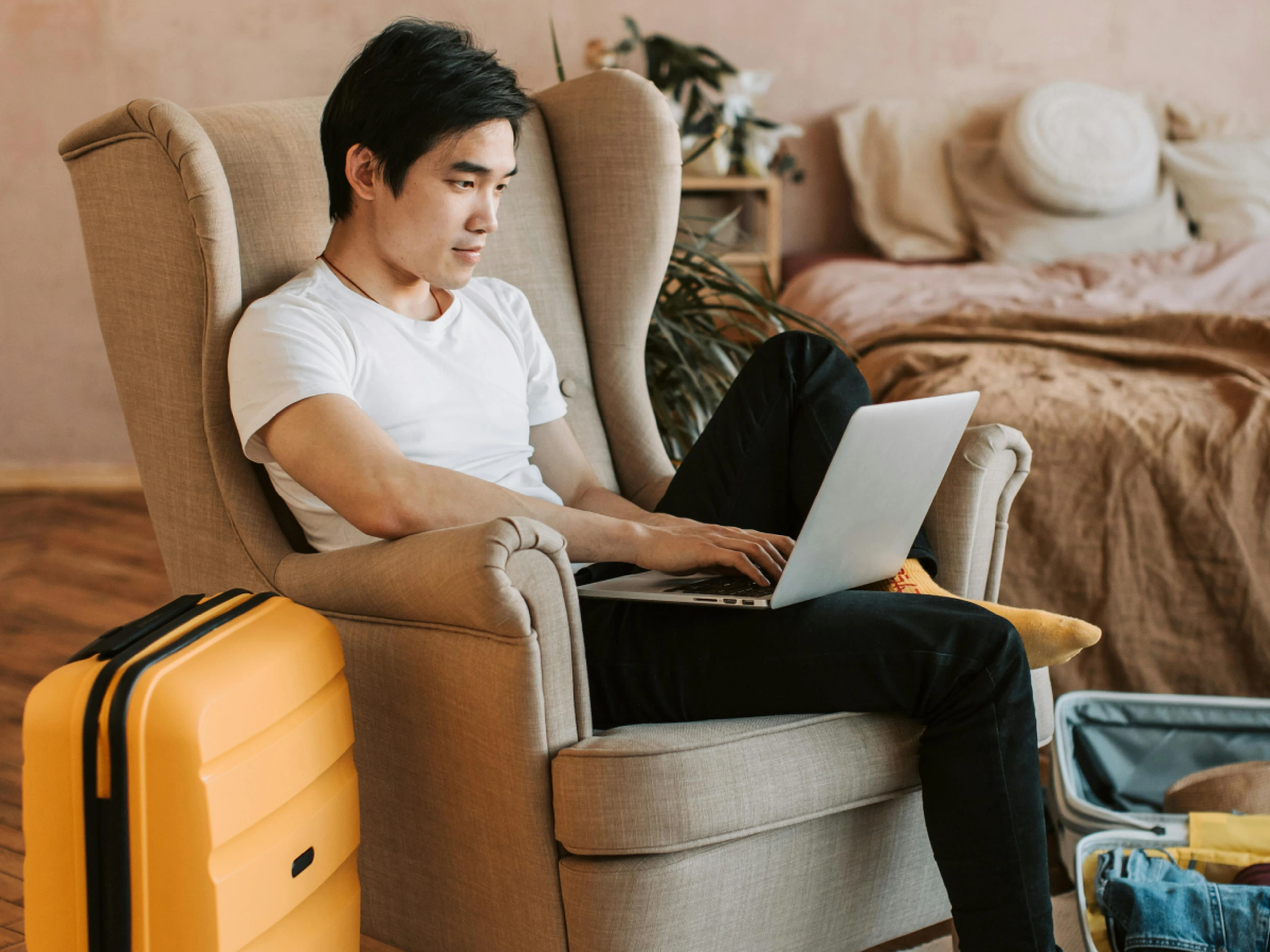 traveler booking a hotel