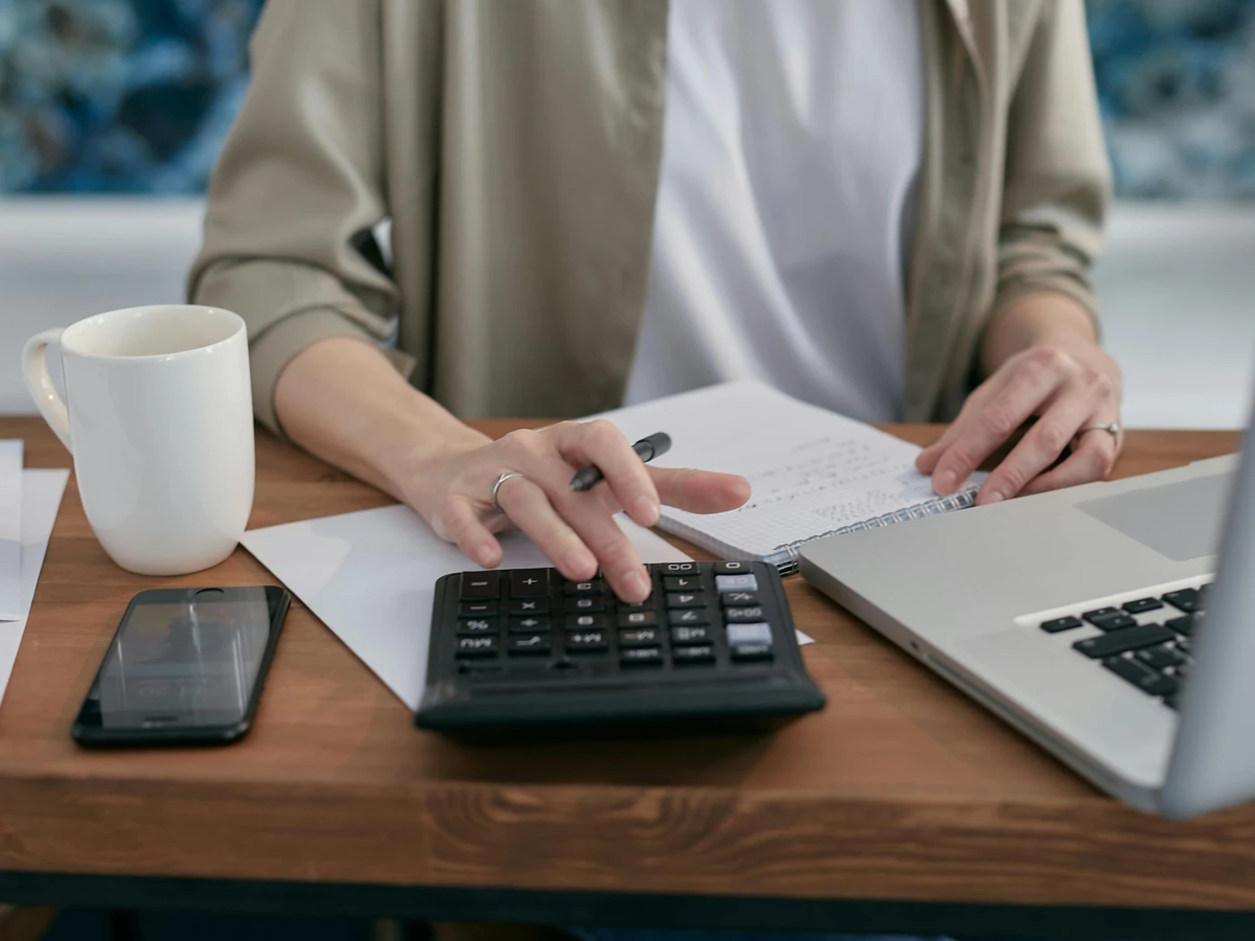 hotelier calculating their hotel room turnover rate