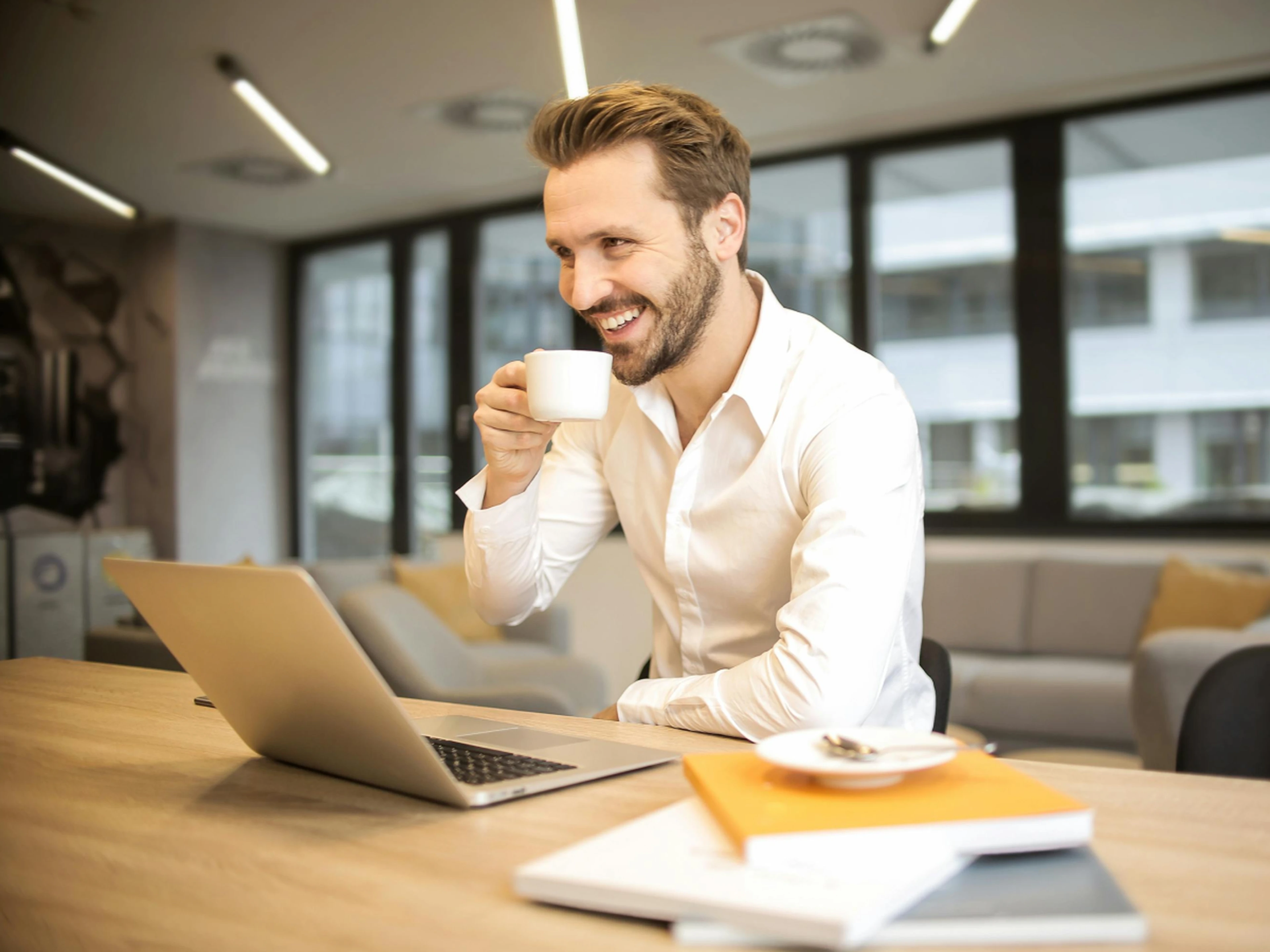 hotelier using user-friendly hotel management software