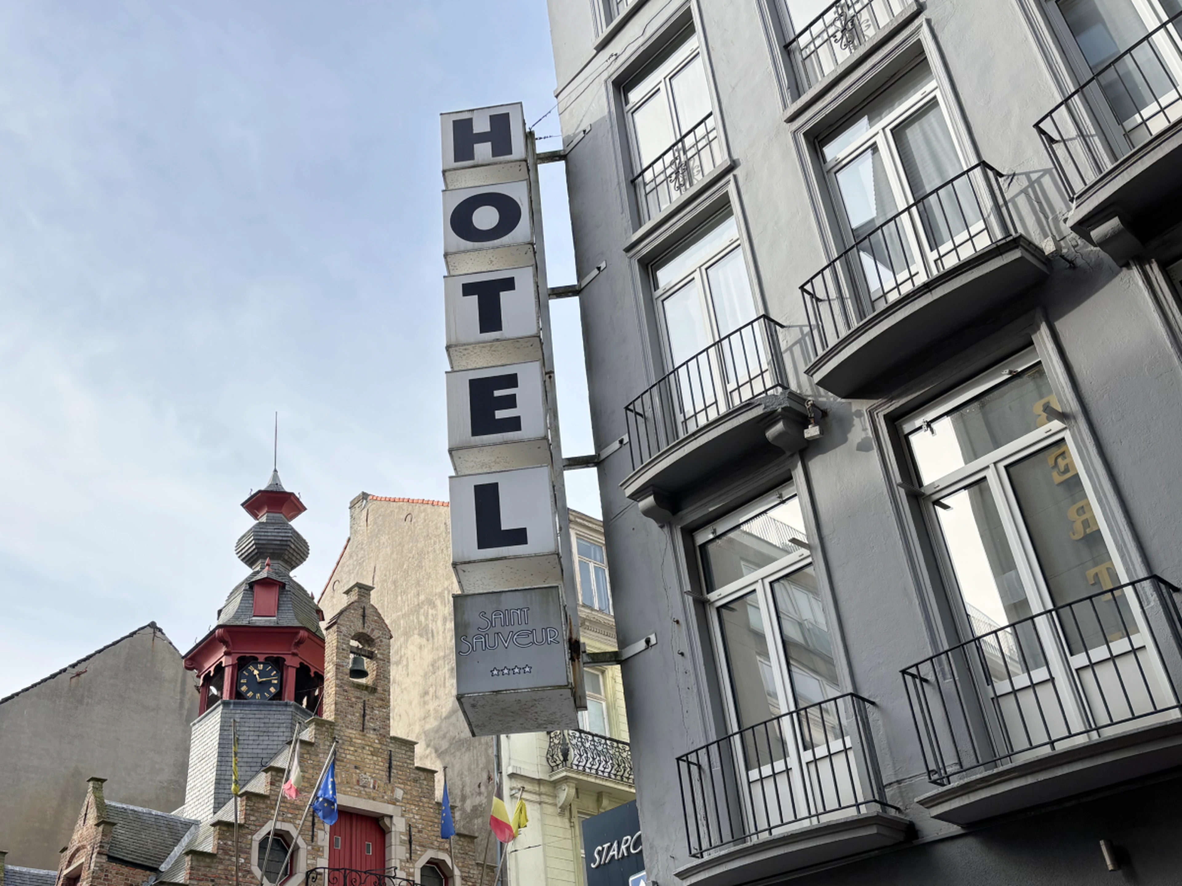 independent hotel facade