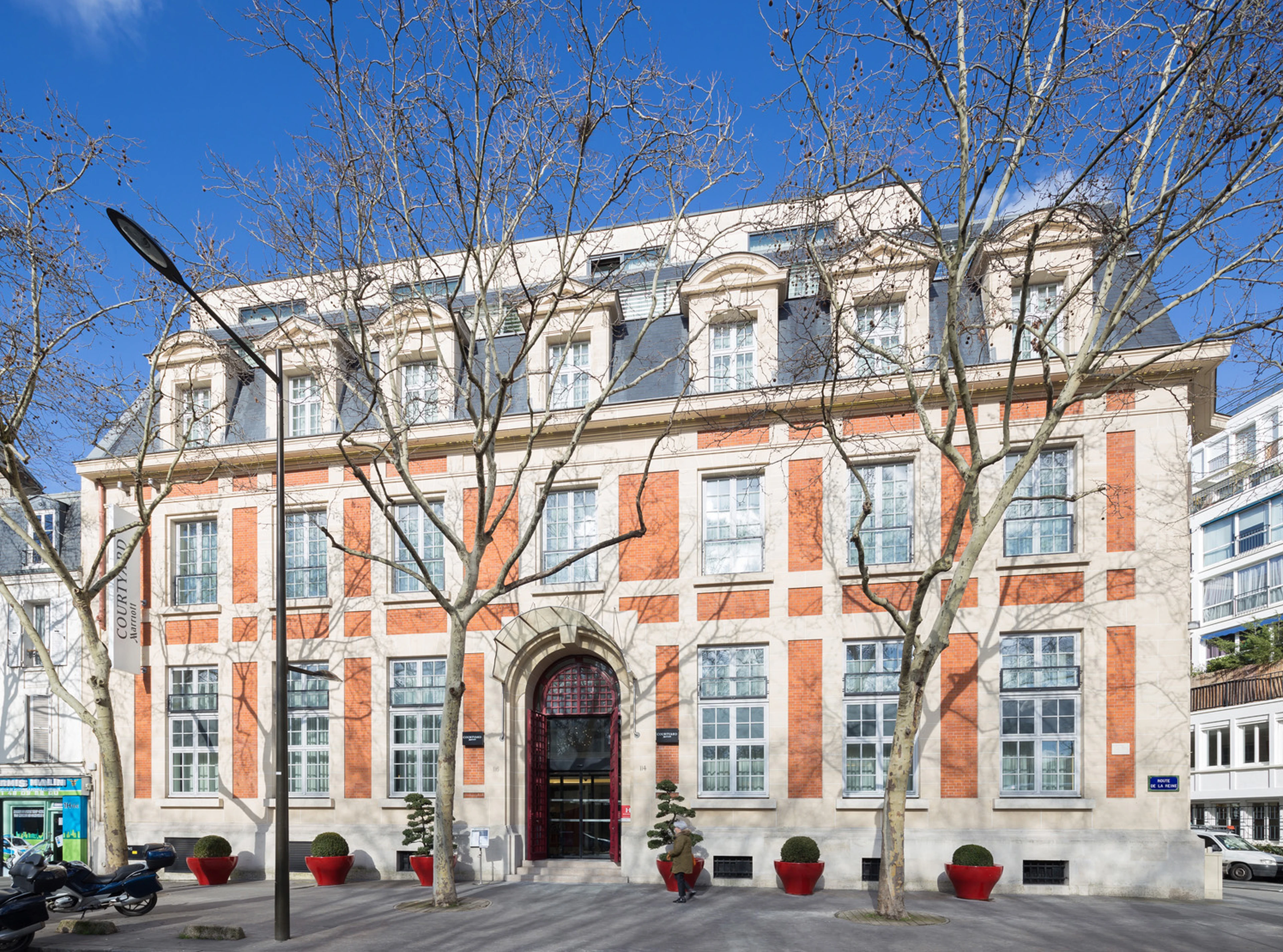 COURTYARD BOULOGNE FACADE