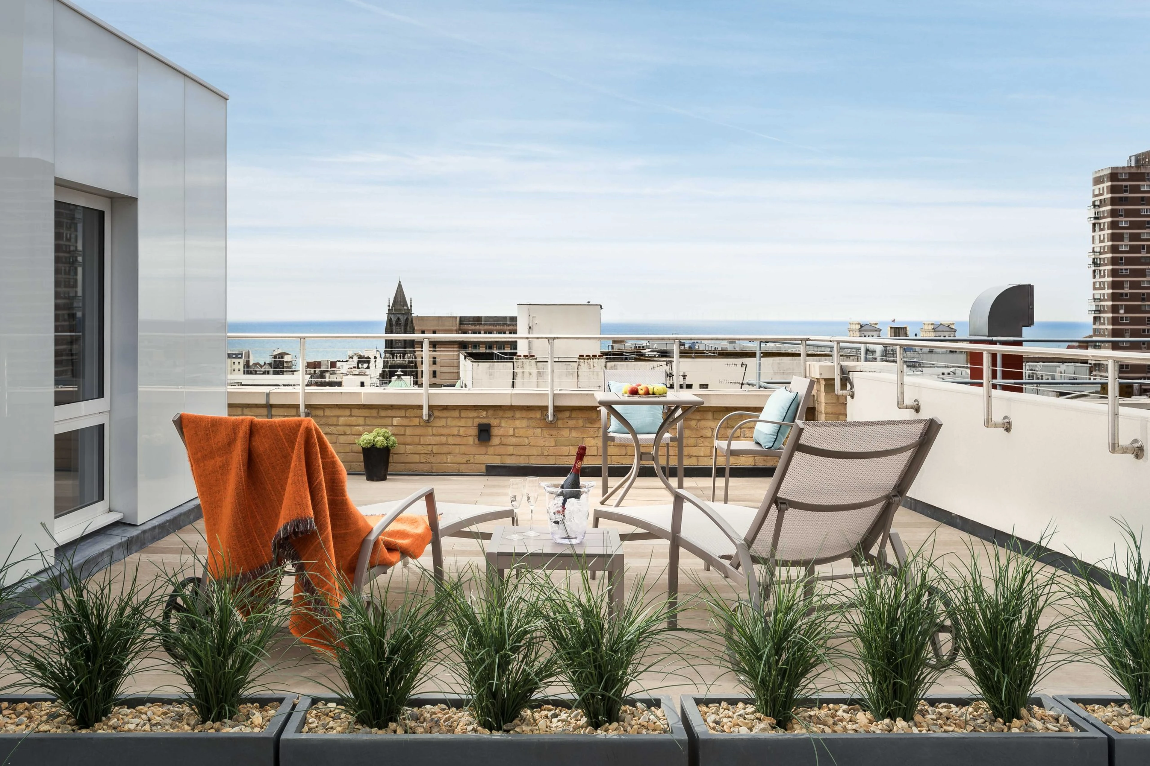 Supercity Aparthotels Brighton low res14 scaled