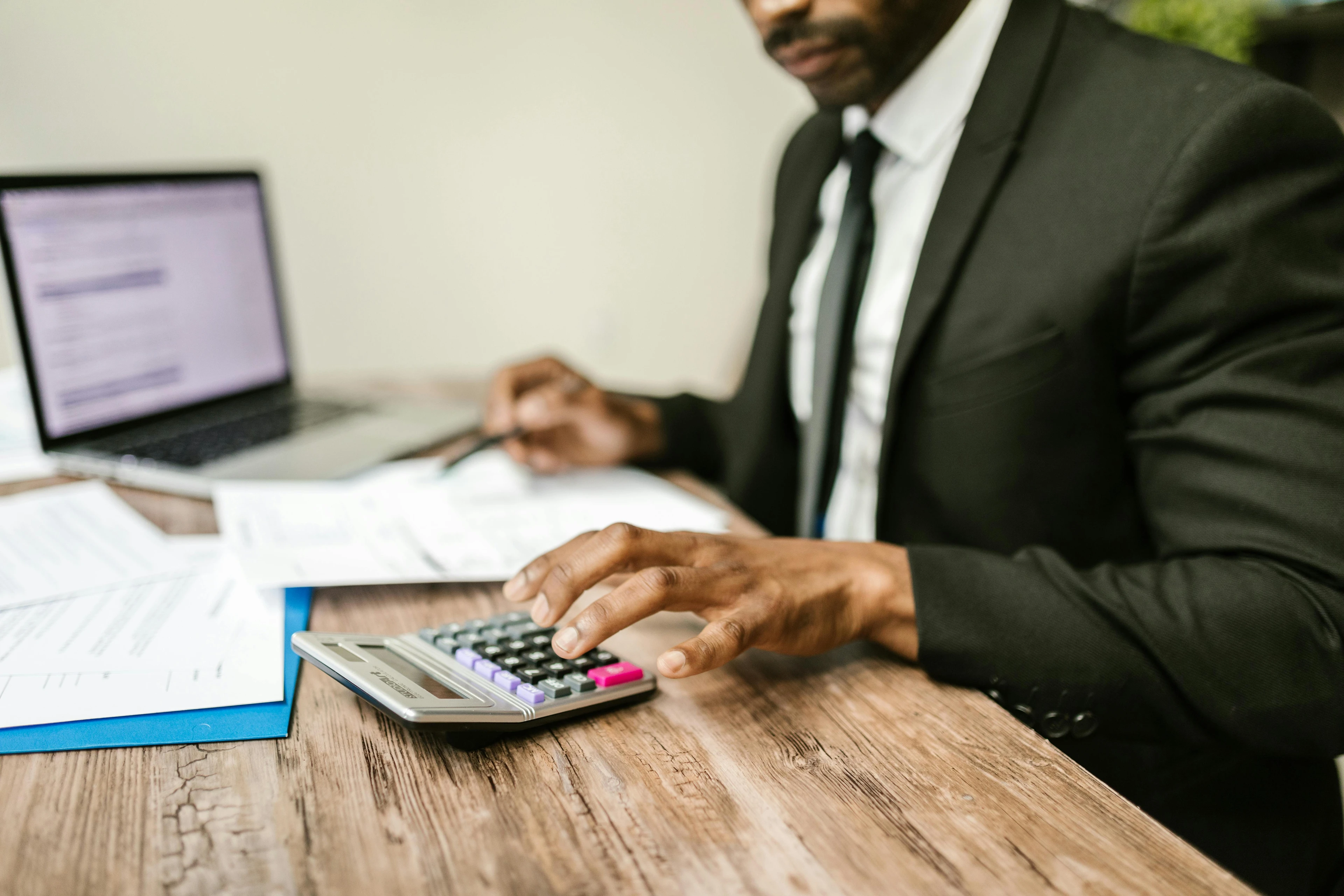 Hotelier calculating rates revenue management