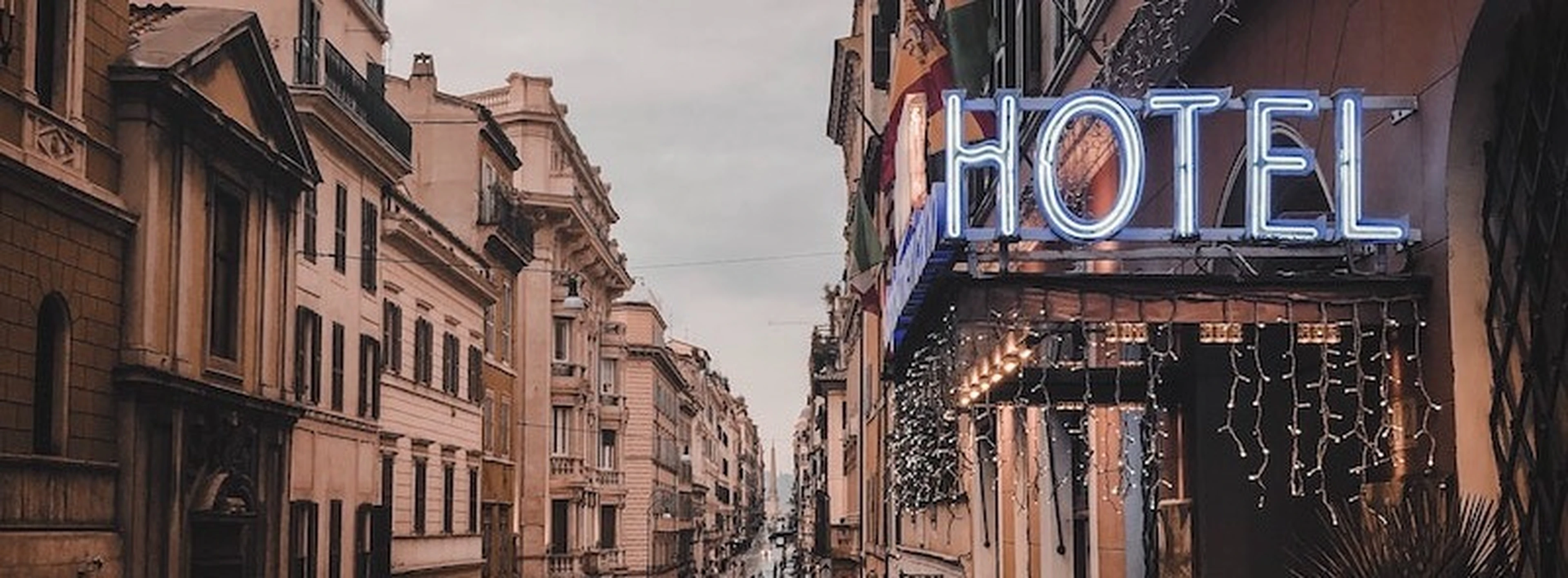 hotel paris street light