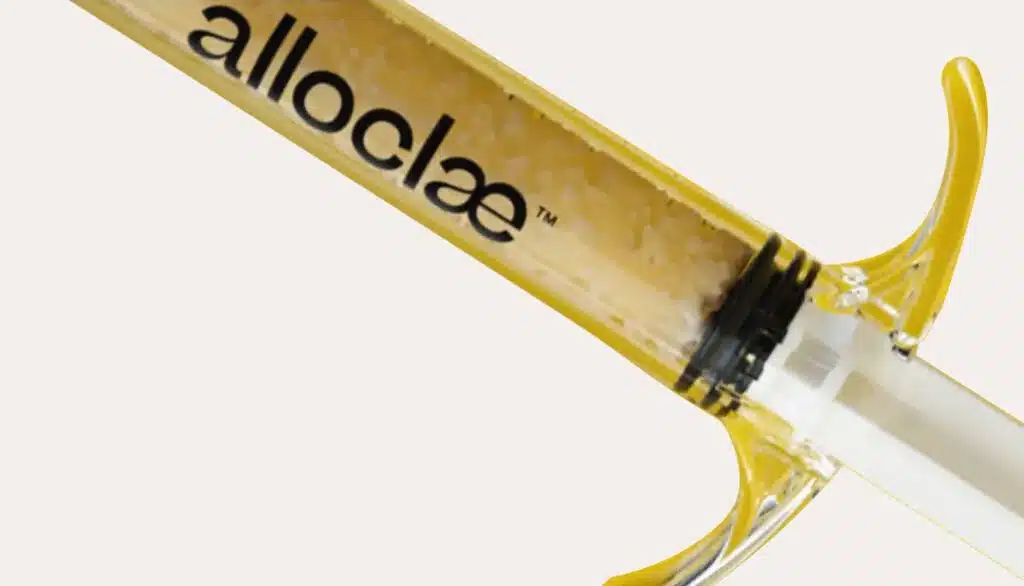 What Is the Material Used?
AlloClae’s unique formula is built from a proprietary mixture that includes:
Human-derived donor fat cells
Extracellular matrix proteins
Growth factors
Collagen
Each material is carefully processed and sterilized to remove materials that could cause immune reactions. With only biocompatible materials involved, the treatment enhances patient safety while ensuring seamless integration with your body’s tissues. This carefully crafted formula leads to results that both look and feel natural.