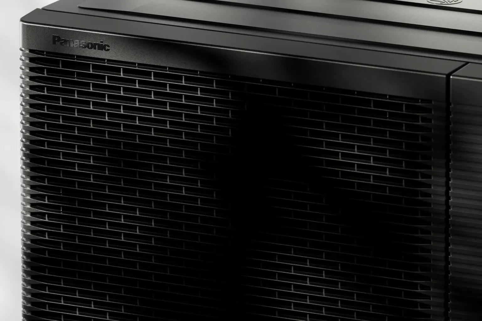 panasonic_single_closeup_01_1440