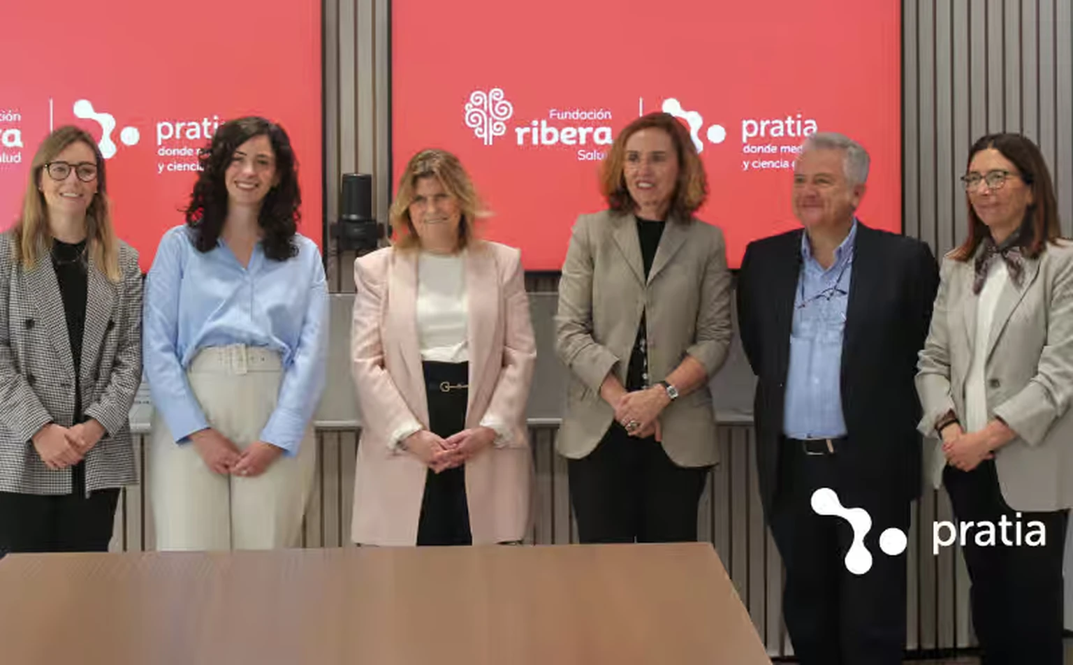 The Ribera Salud Foundation and Pratia teams during signing an agreement