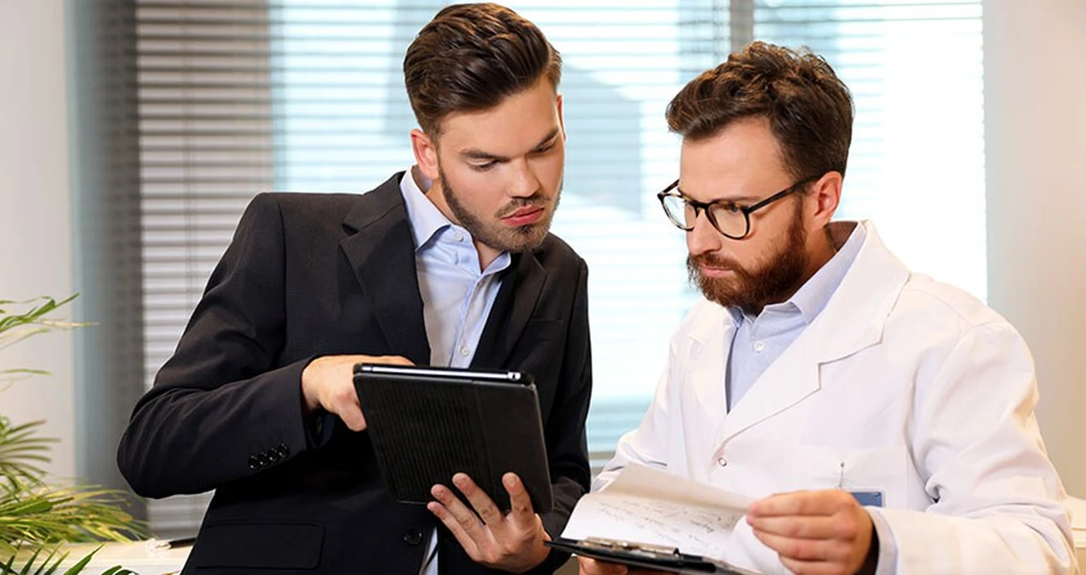 Doctor and Clinical Trials Specialist discussing if Patients are afraid of Clinical Trials?