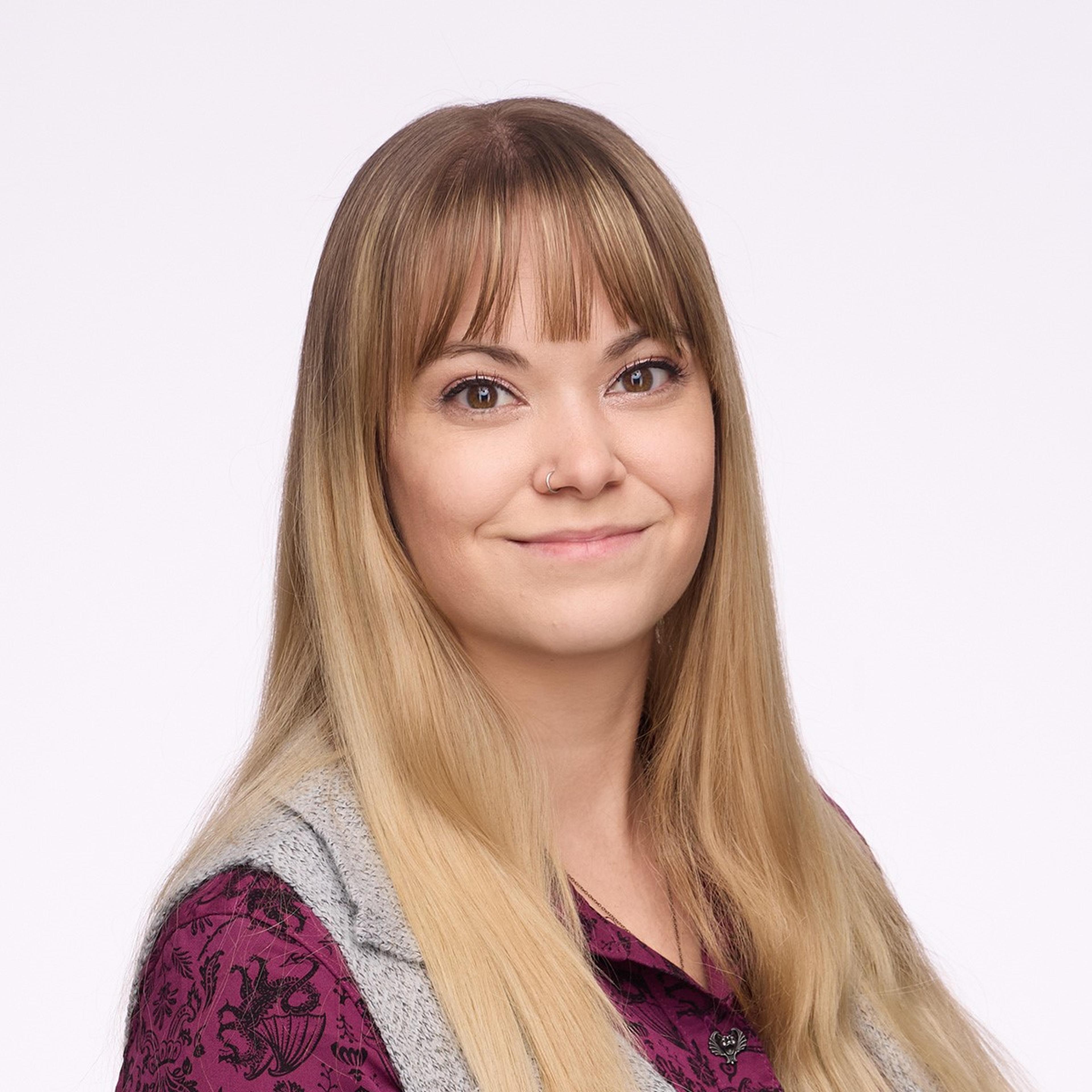 Charlotte Price headshot