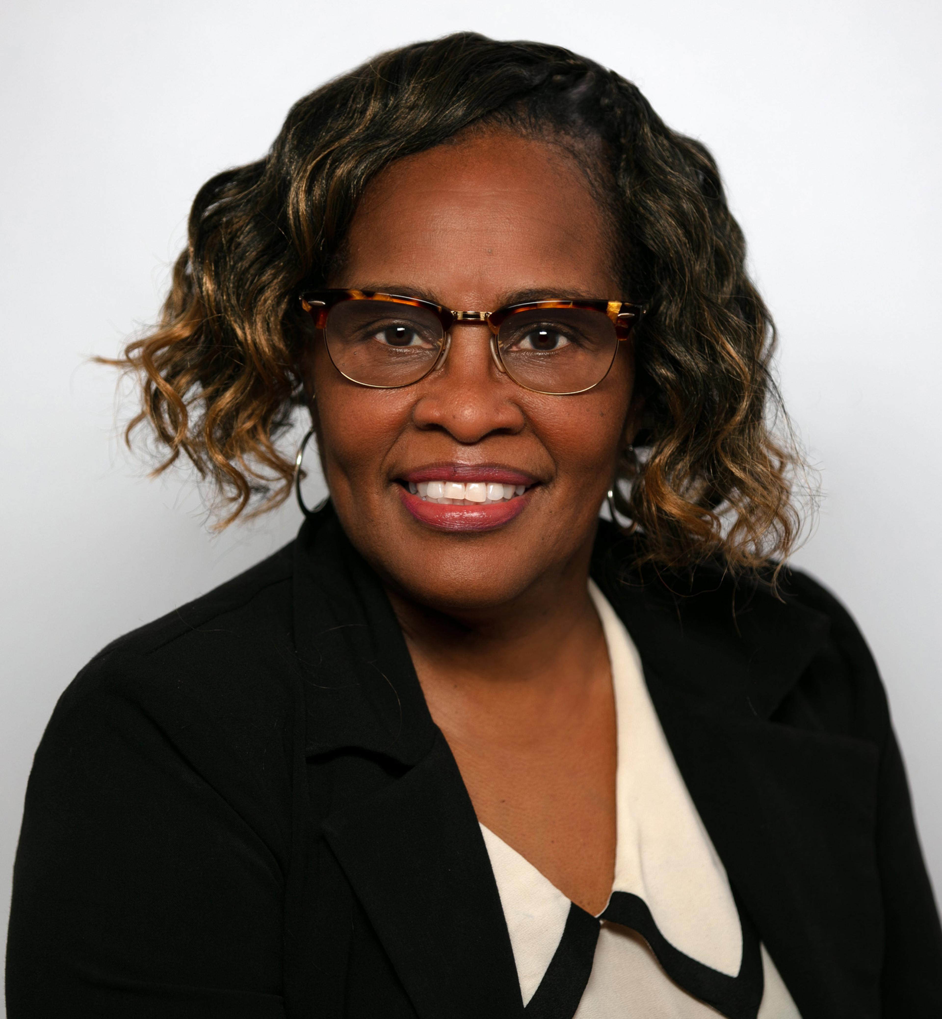 Toni Cross headshot
