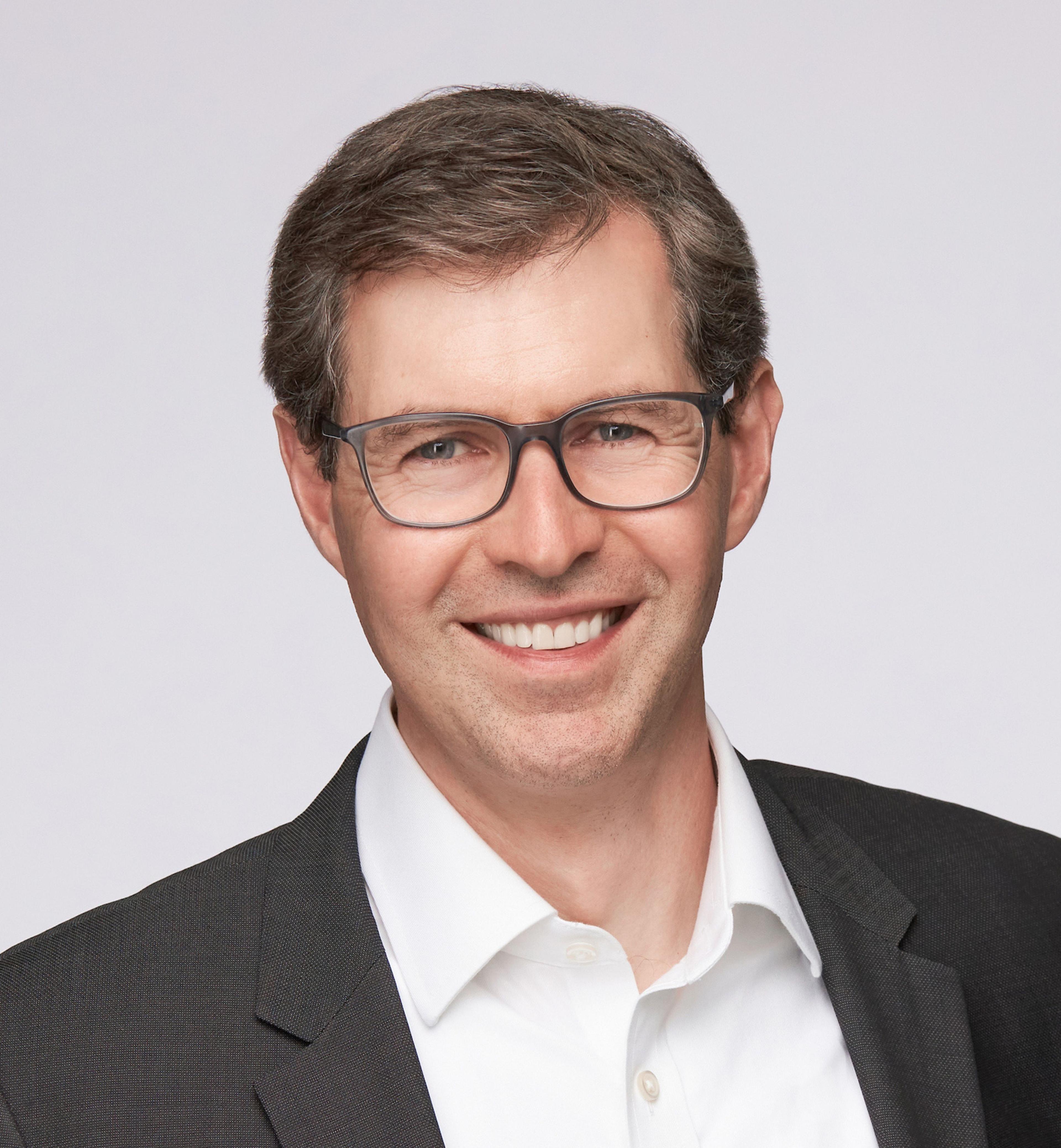 Idan Shlesinger headshot