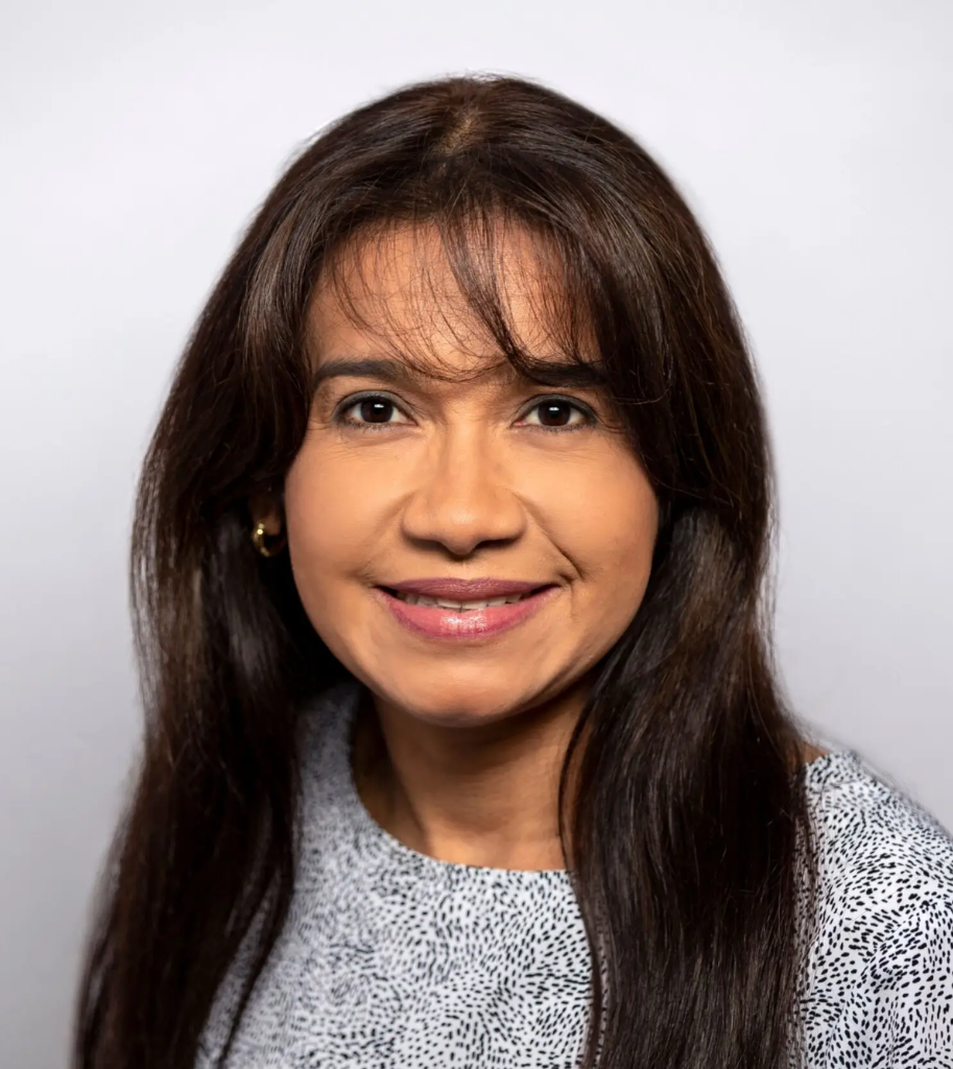 Mirna Stephens headshot
