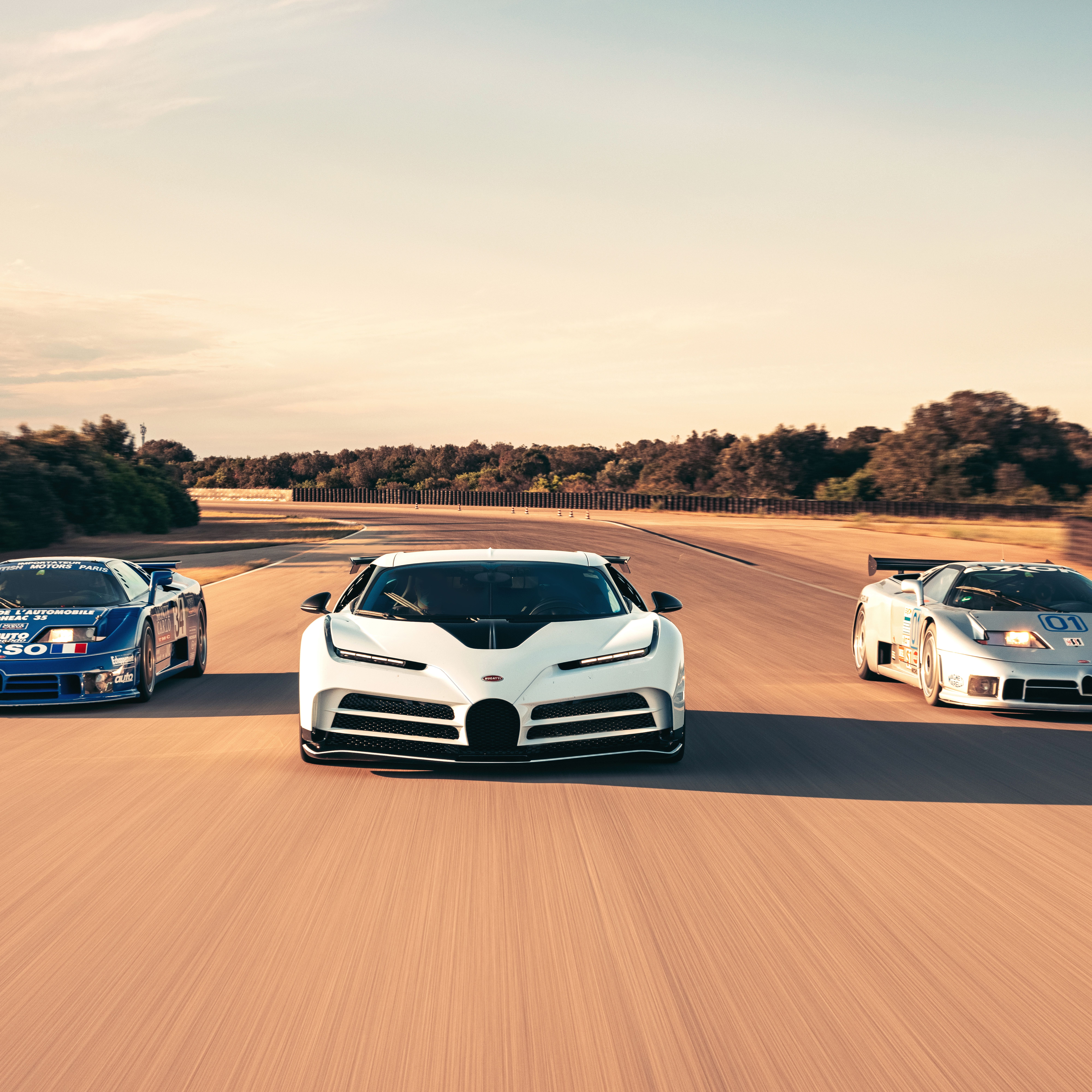 Bugatti EB 110 on track