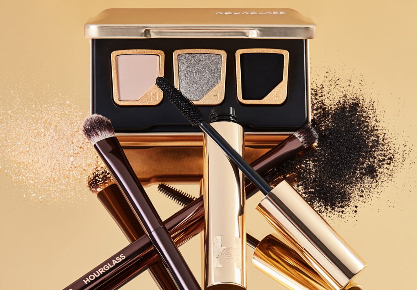 Benadruk je ogen met een luxe goudglinsterende make-up