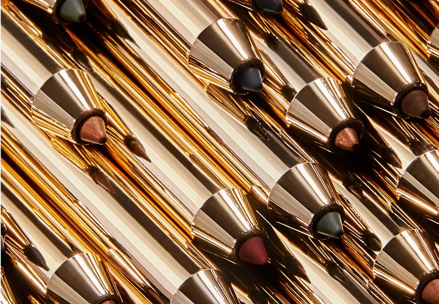 Vårens trendy makeup-nyheter fra Hourglass