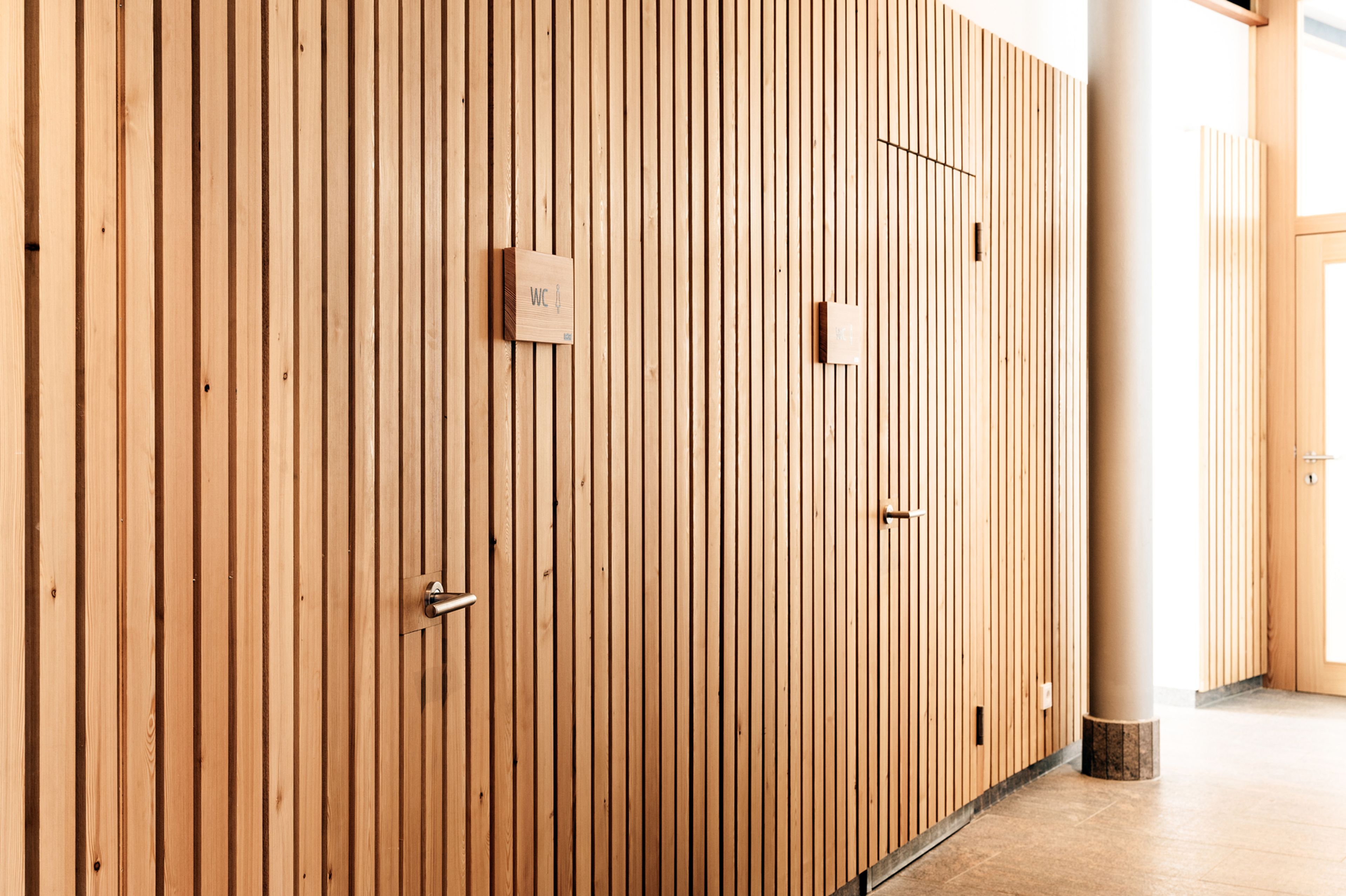 Detailaufnahme Holz-Innenausbau Badehaus Bad Reuthe