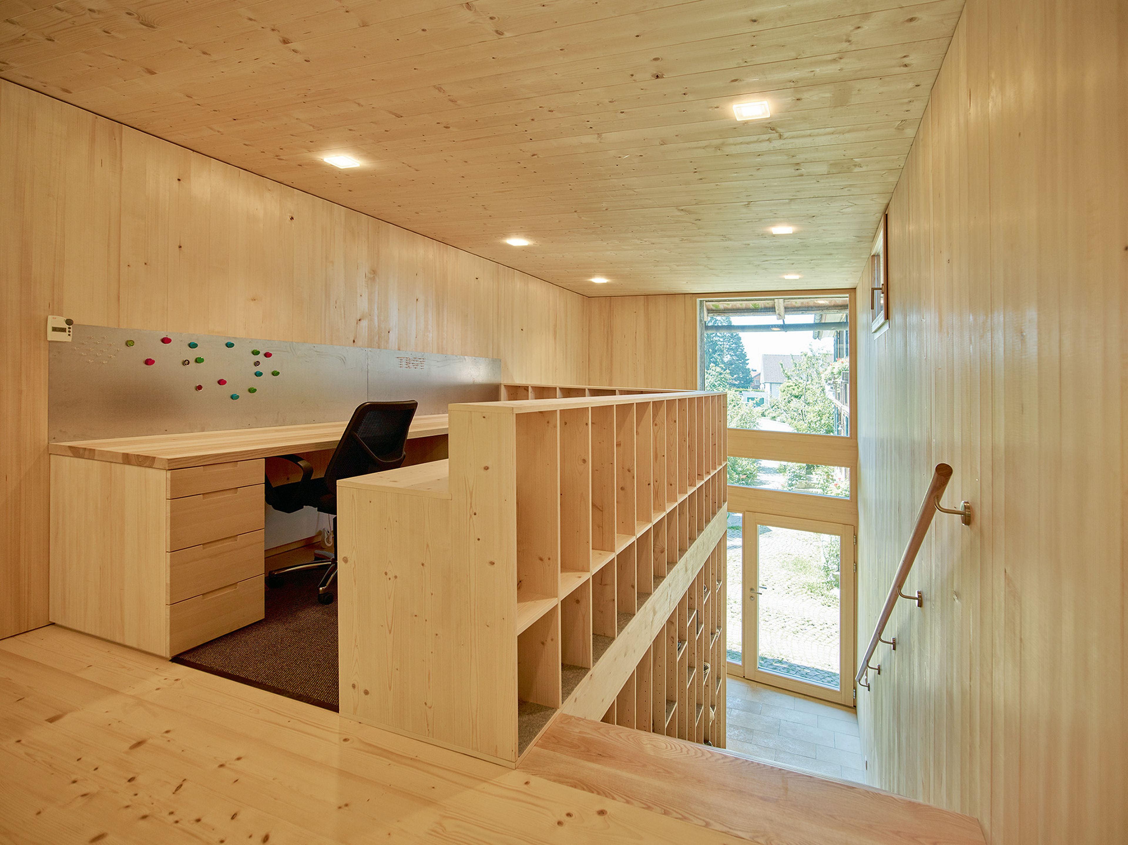 Außenansicht einer Sanierung in Holz, Umbau Troy Steine