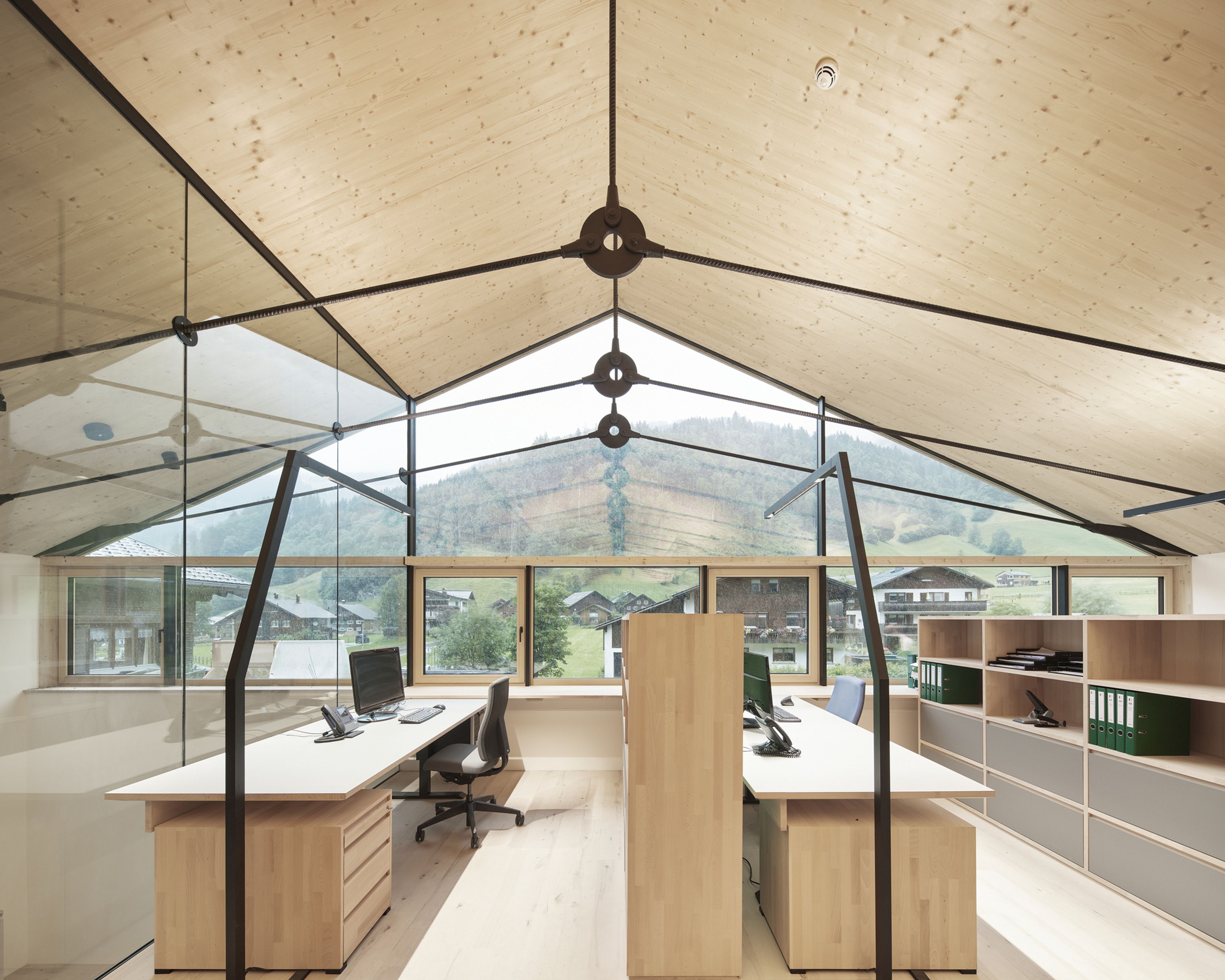 Betriebserweiterung Schwarzmann Fenster: moderner Holzbau, die natürliche Materialien, handwerkliche Qualität und zeitgemäße Architektur verbindet.