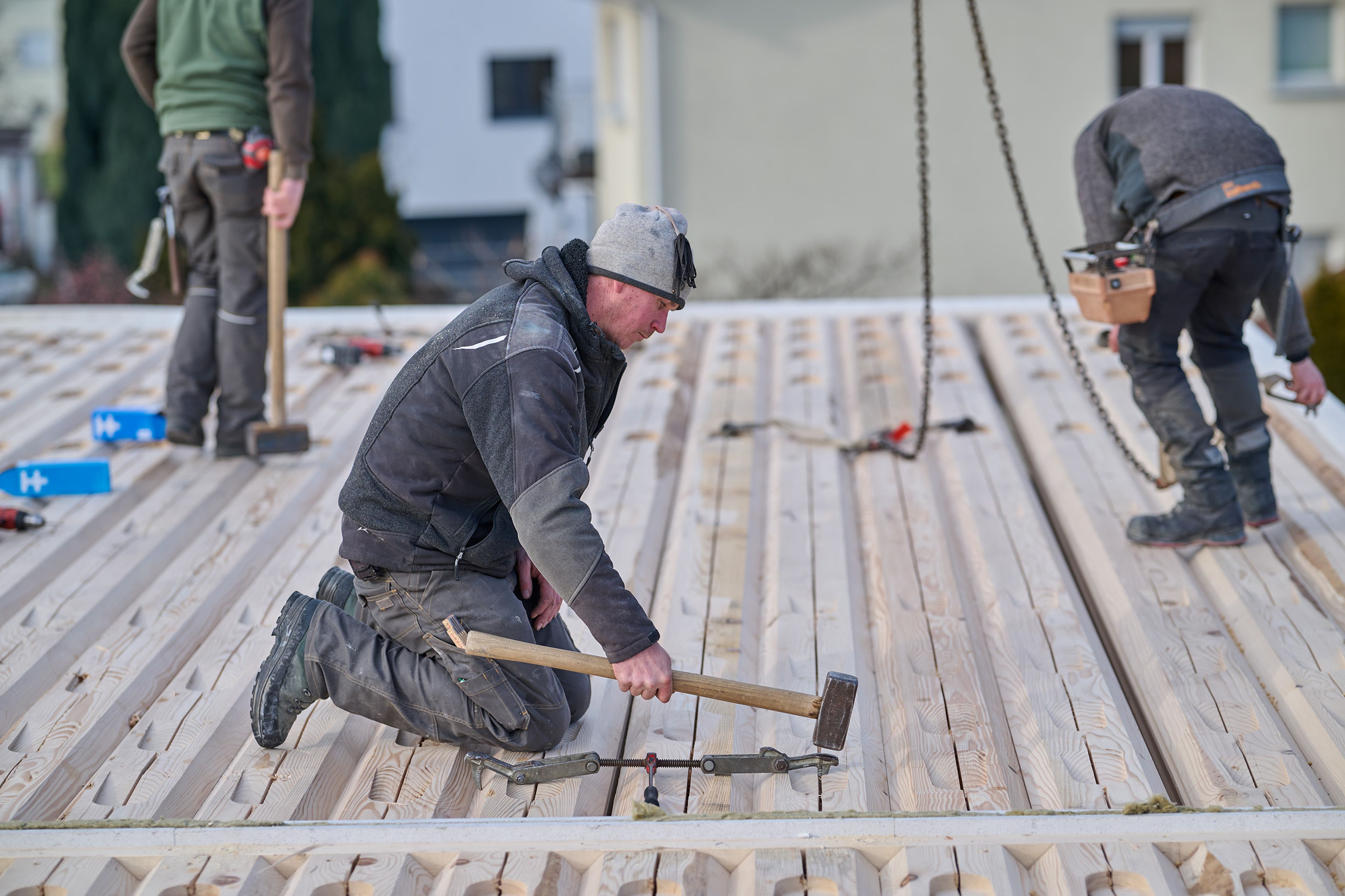 Zimmerer auf einer Baustelle
