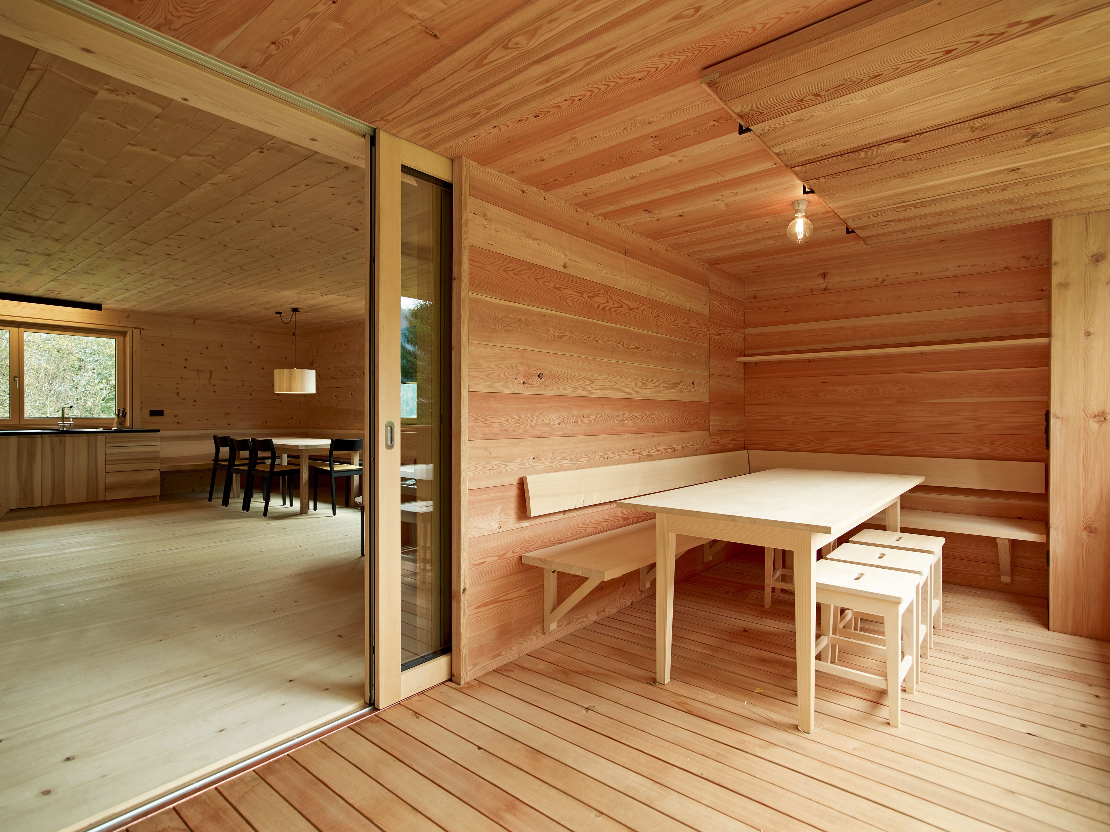 Einfamilienhauses in Holz – in Strickbauweise.