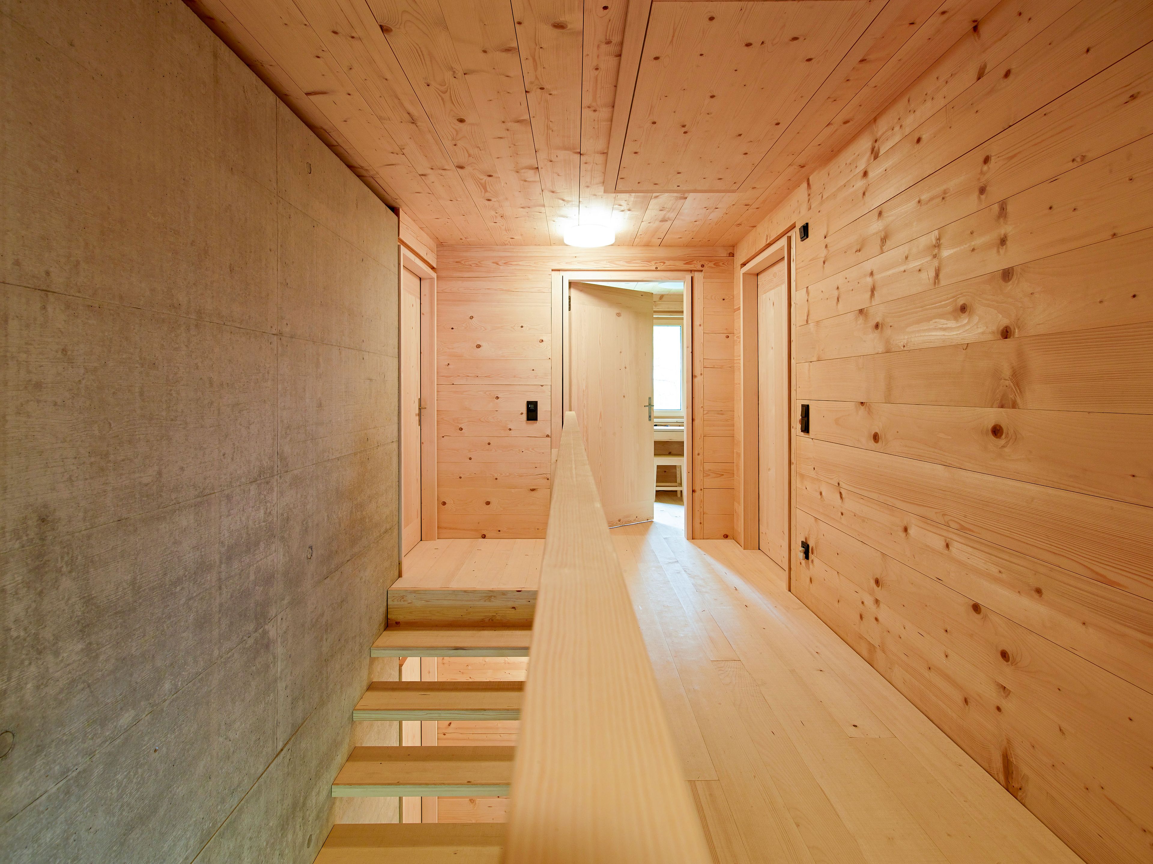 Einfamilienhauses in Holz – in Strickbauweise.