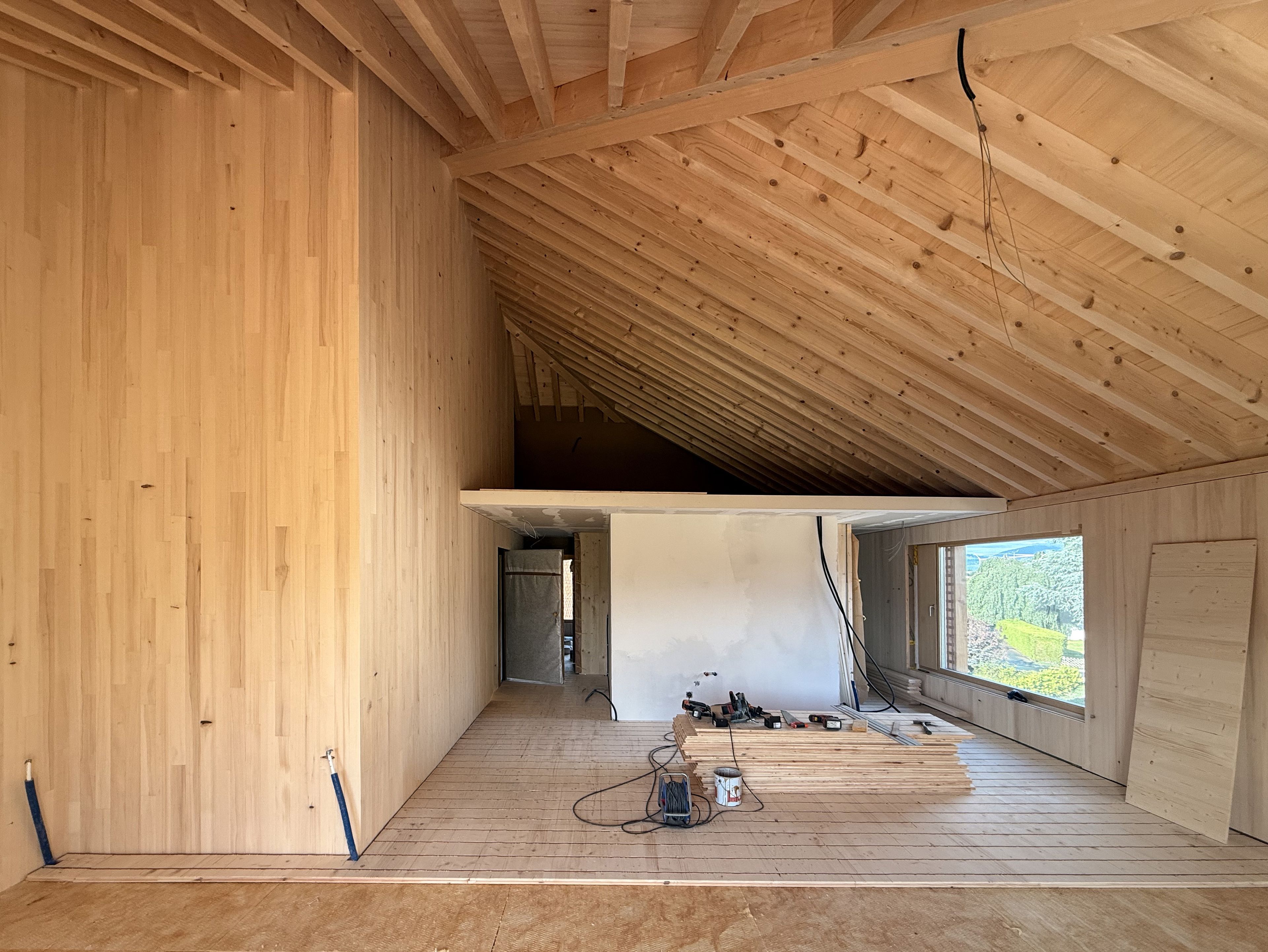Außenansicht Haus Rotkreuzstraße Lustenau - Gerhard Berchtold Zimmerei Schwarzenberg - schöne Kleinwohnanlage in Massivholzbau aus dem Bregenzerwald
