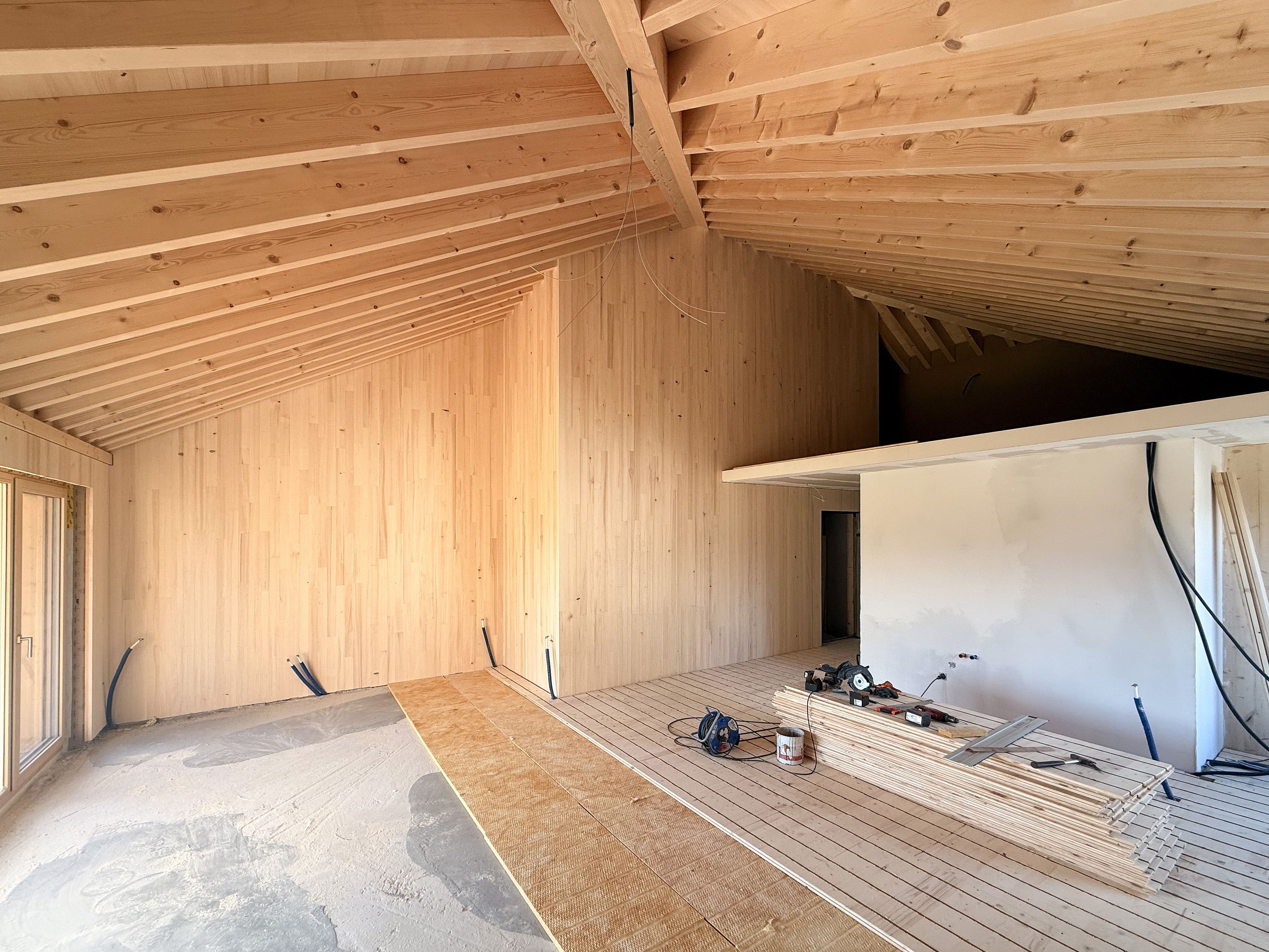 Außenansicht Haus Rotkreuzstraße Lustenau - Gerhard Berchtold Zimmerei Schwarzenberg - schöne Kleinwohnanlage in Massivholzbau aus dem Bregenzerwald