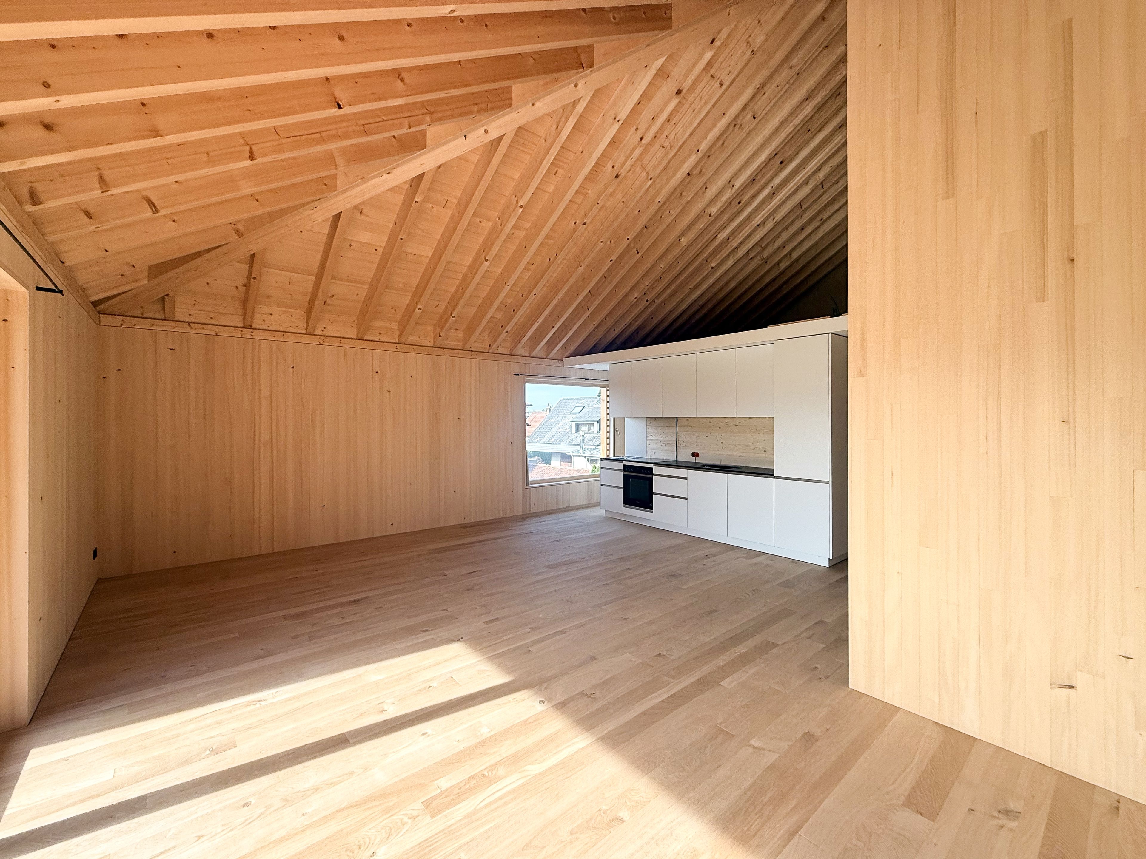 Innenansicht Haus Rotkreuzstraße Lustenau - Gerhard Berchtold Zimmerei Schwarzenberg - Kleinwohnanlage in Massivholzbau aus dem Bregenzerwald