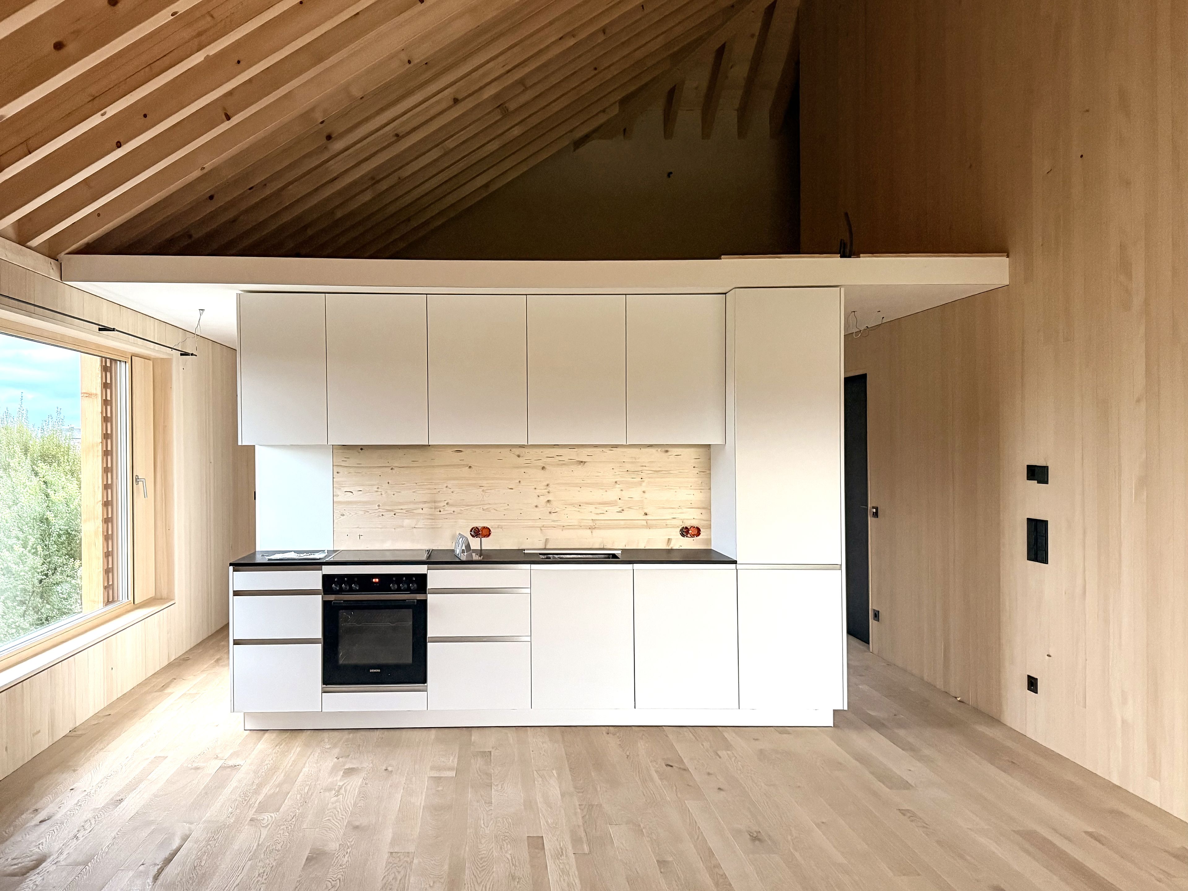 Innenansicht Haus Rotkreuzstraße Lustenau - Gerhard Berchtold Zimmerei Schwarzenberg - Kleinwohnanlage in Massivholzbau aus dem Bregenzerwald