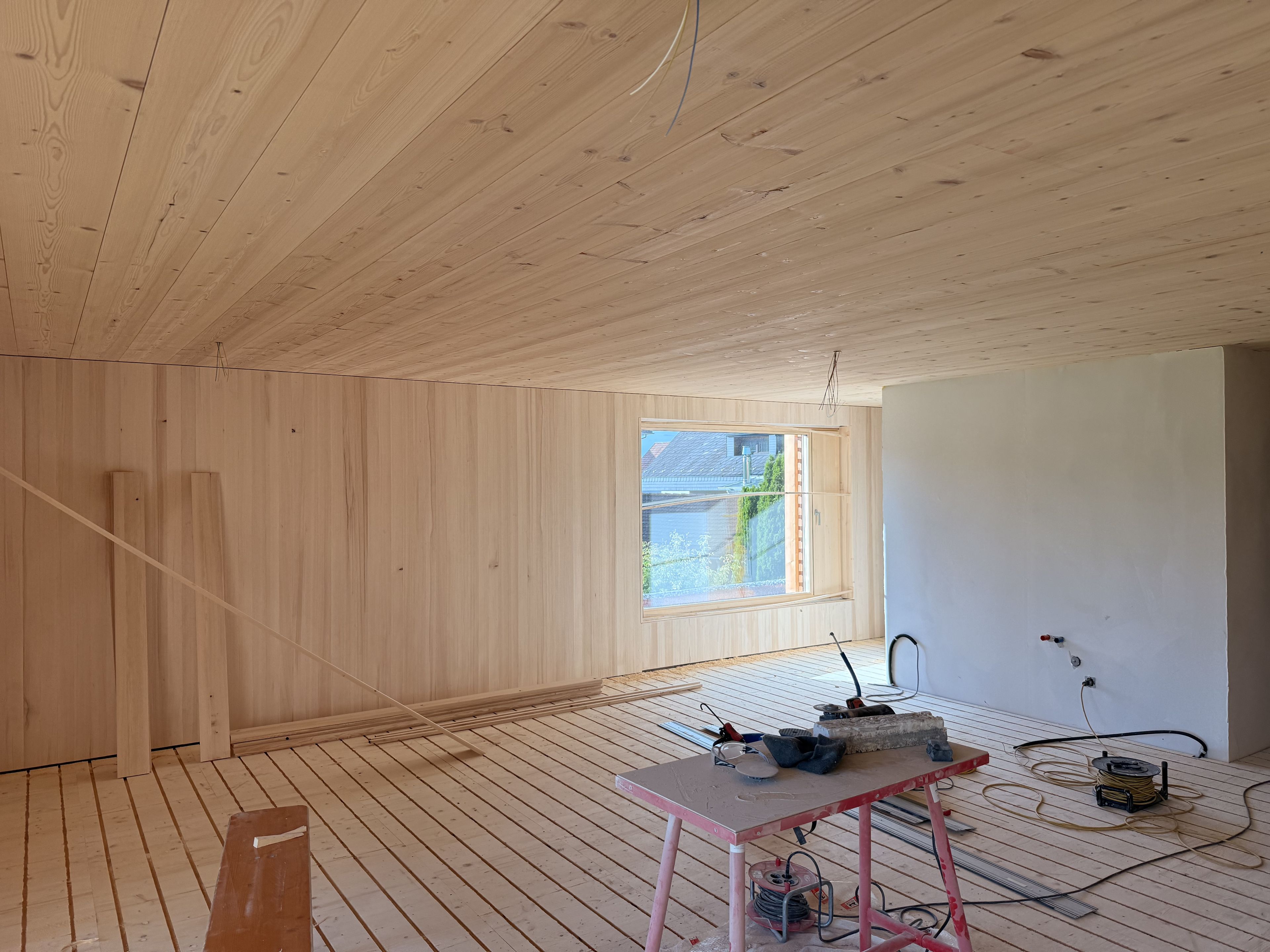 Außenansicht Haus Rotkreuzstraße Lustenau - Gerhard Berchtold Zimmerei Schwarzenberg - schöne Kleinwohnanlage in Massivholzbau aus dem Bregenzerwald