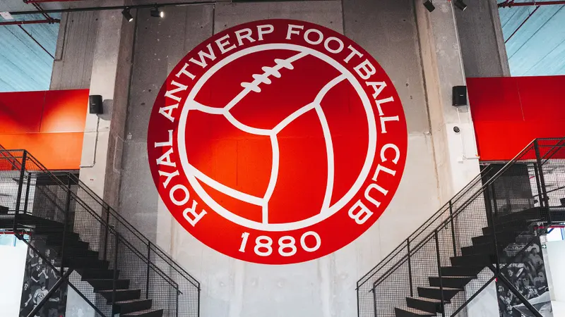  Antwerp1st steunt Dopjesactie voor blindengeleidehonden