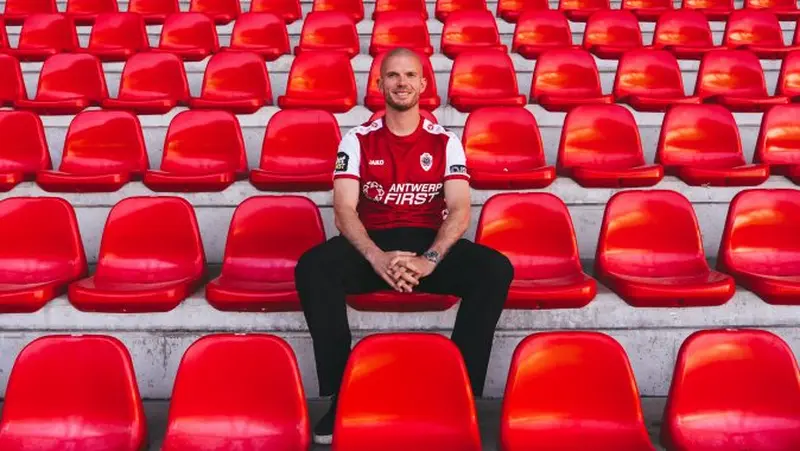 Geoffke Deurne-Noord tekent contract op de Bosuil