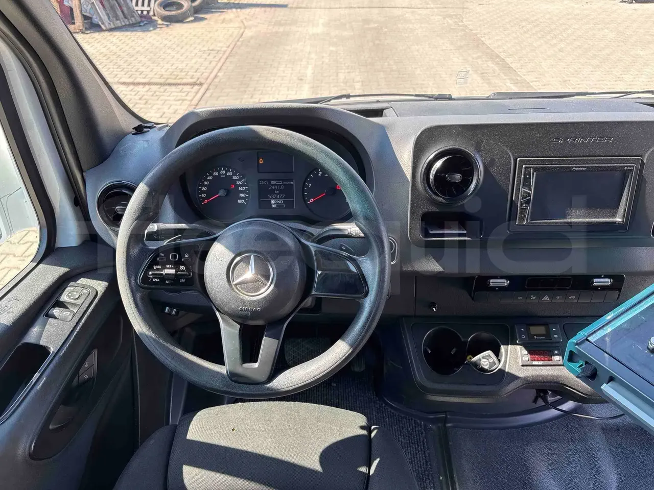 mercedes-benz-sprinter-steering-wheel-dashboard-fleequid-WDB9076571P174652