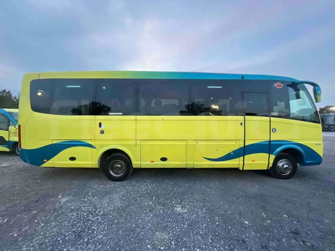 vehicle slot photo_side_right_doors_closed_lg.webp