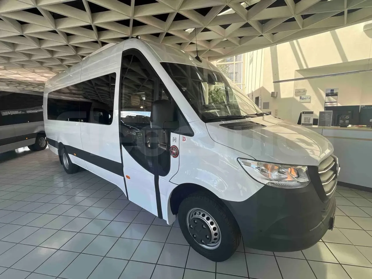 vehicle slot photo_3_4_front_side_right_doors_closed_lg.webp