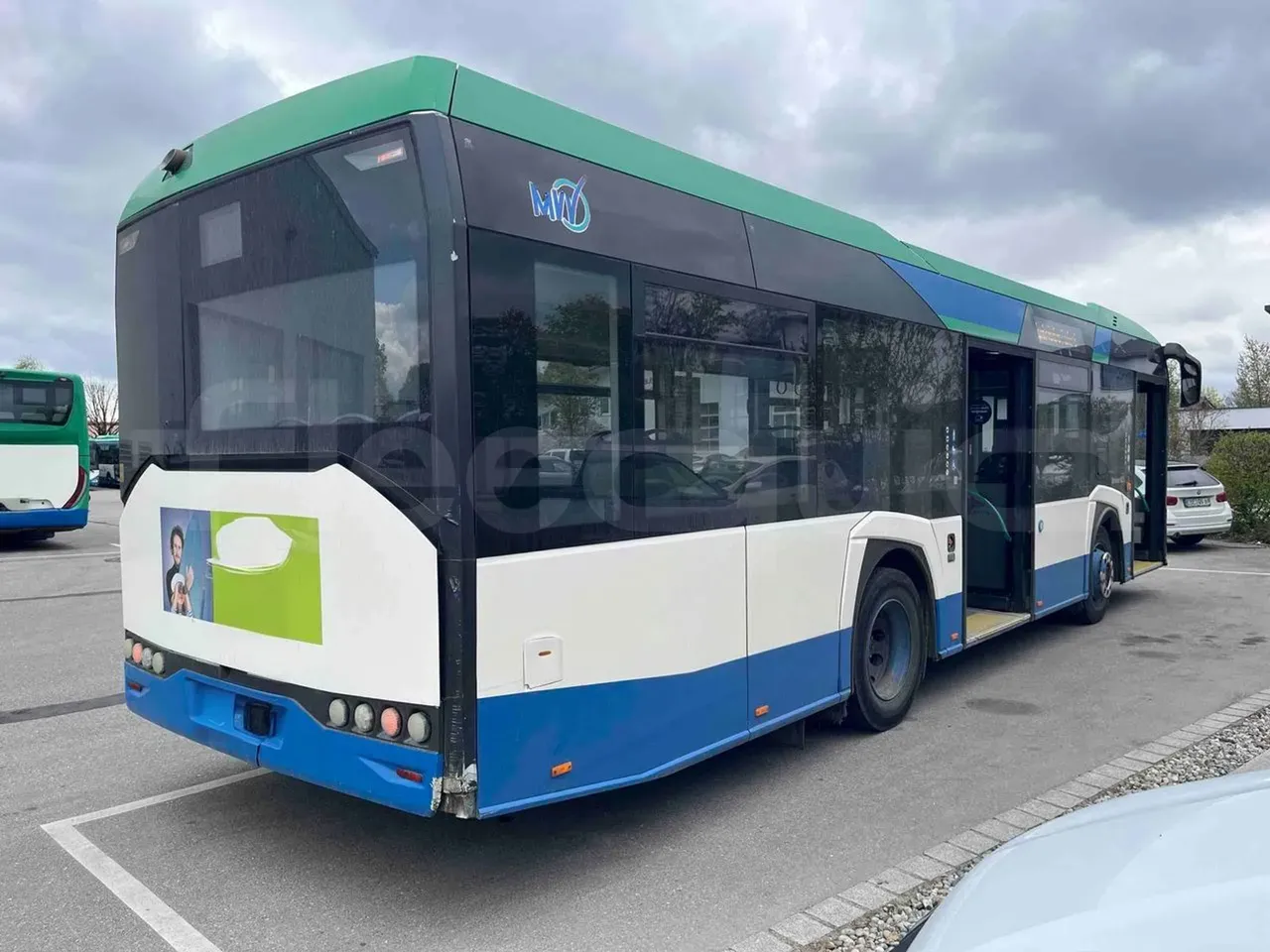 vehicle slot photo_side_right_doors_closed_lg.webp
