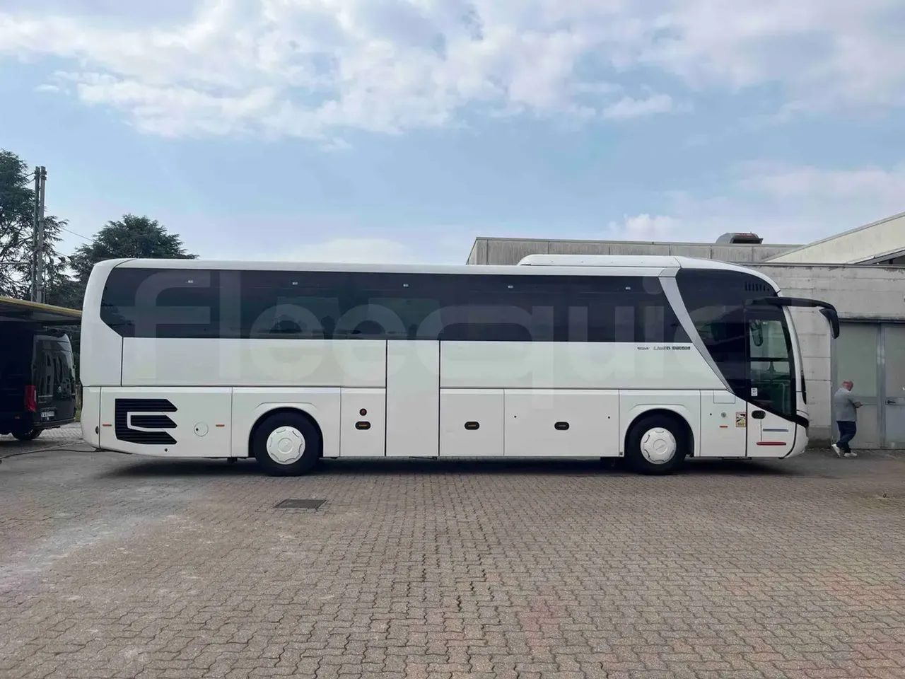 man lions coach 2019 side view