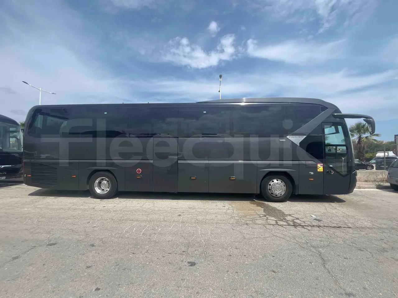 vehicle slot photo_side_right_doors_closed_lg.webp