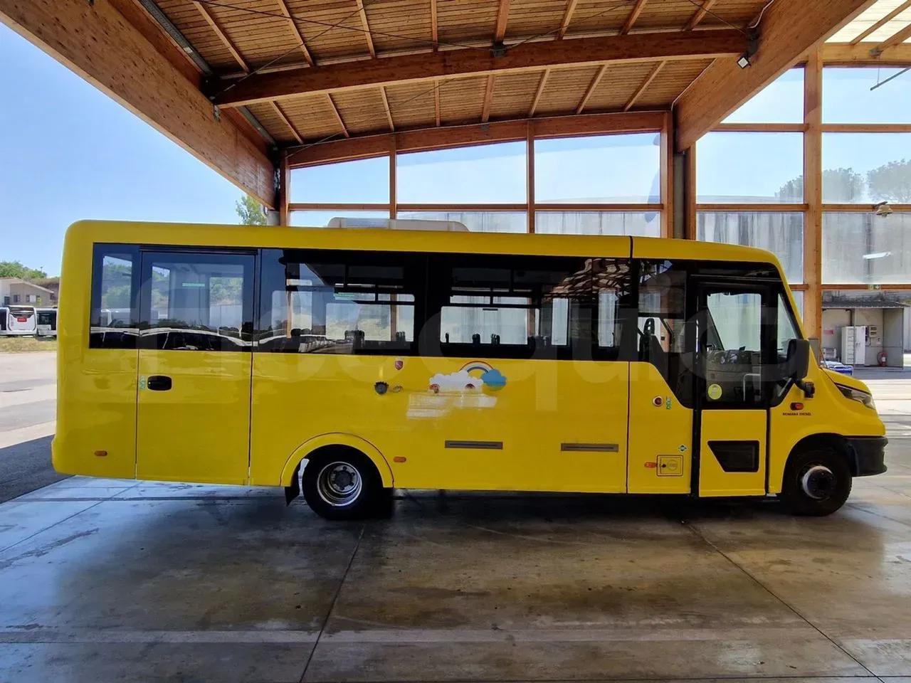 vehicle slot photo_side_right_doors_closed_lg.webp