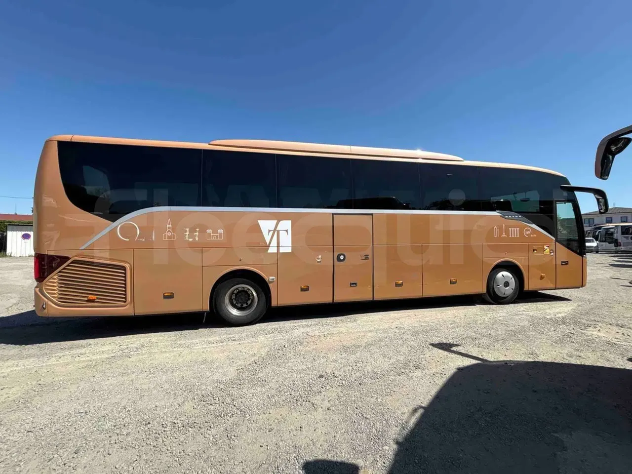 vehicle slot photo_side_right_doors_closed_lg.webp