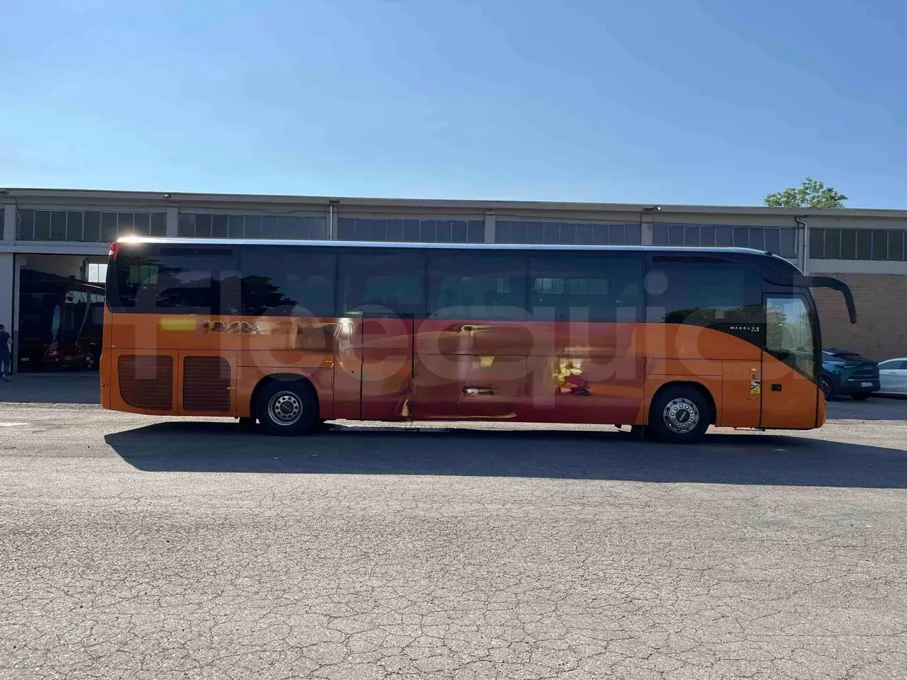 vehicle slot photo_side_right_doors_closed_lg.webp