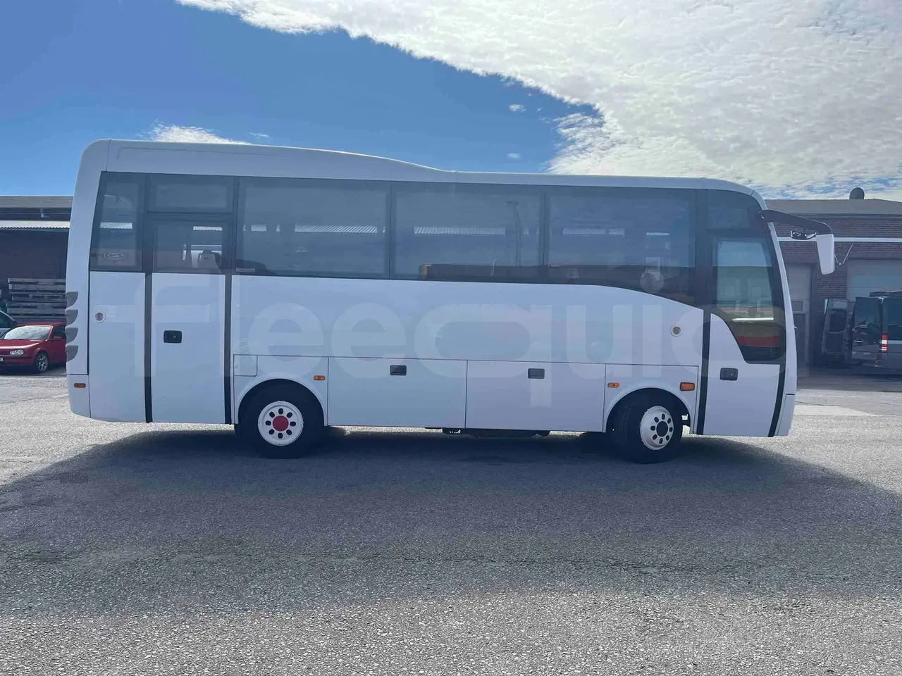 vehicle slot photo_side_right_doors_closed_lg.webp